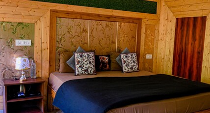 The Hosteller Mussoorie By the Streamside, Kempty Room Type - Superior Double Room with Balcony