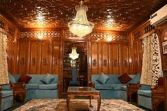Mughal suit Houseboat