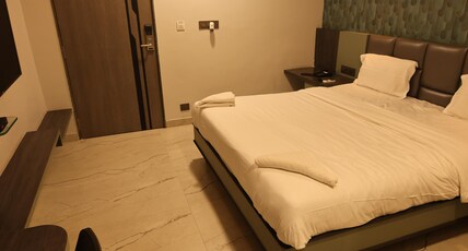 Hotel VR Grand Room Type - Deluxe Room - King Bed