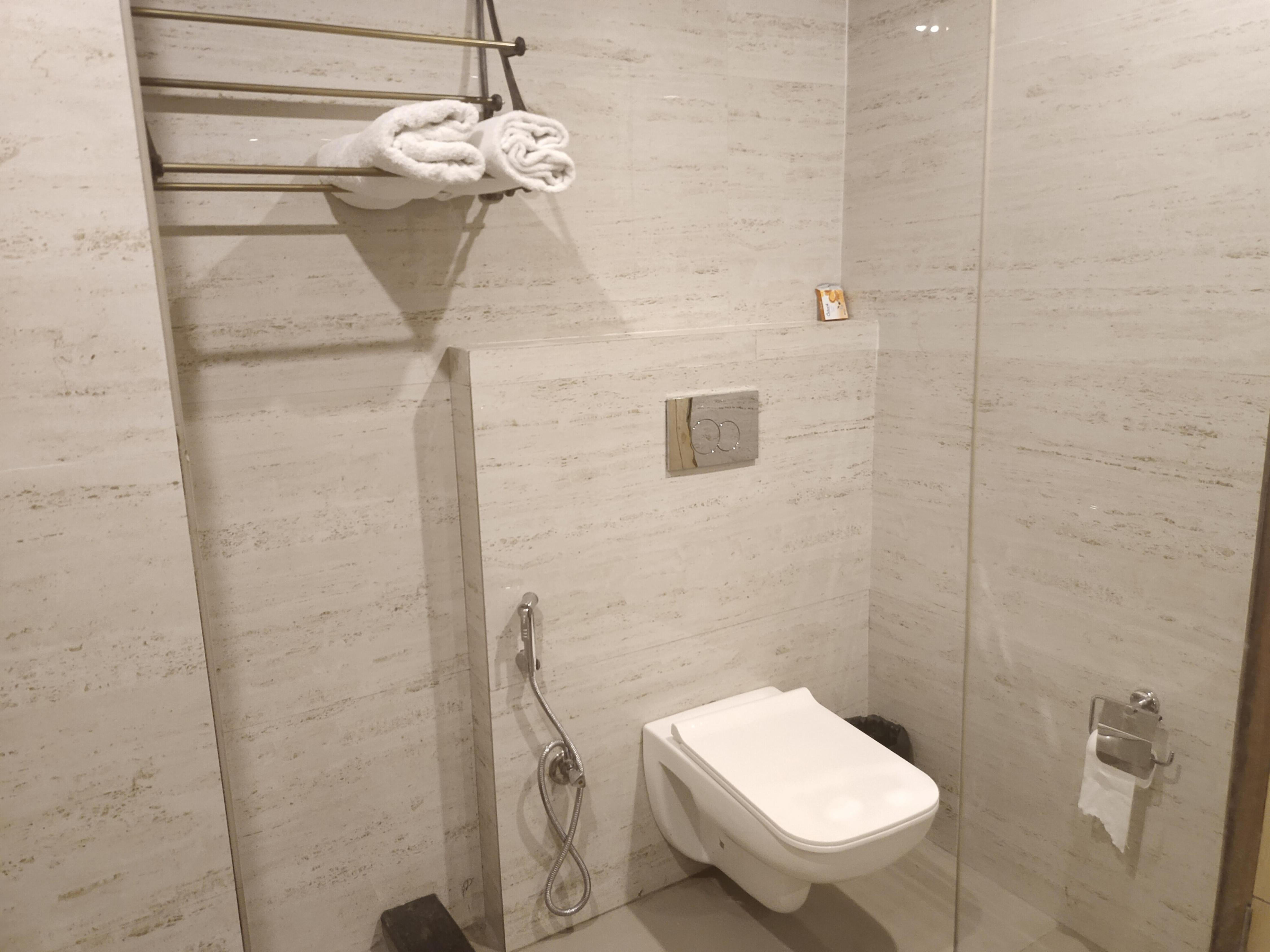 The Himalayan Voyage | Rooms & Restaurant Room Type - Luxury Room Himalayan Facing