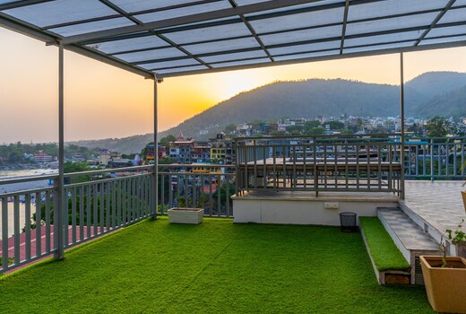 Madpackers Rishikesh Laxman Jhula 
