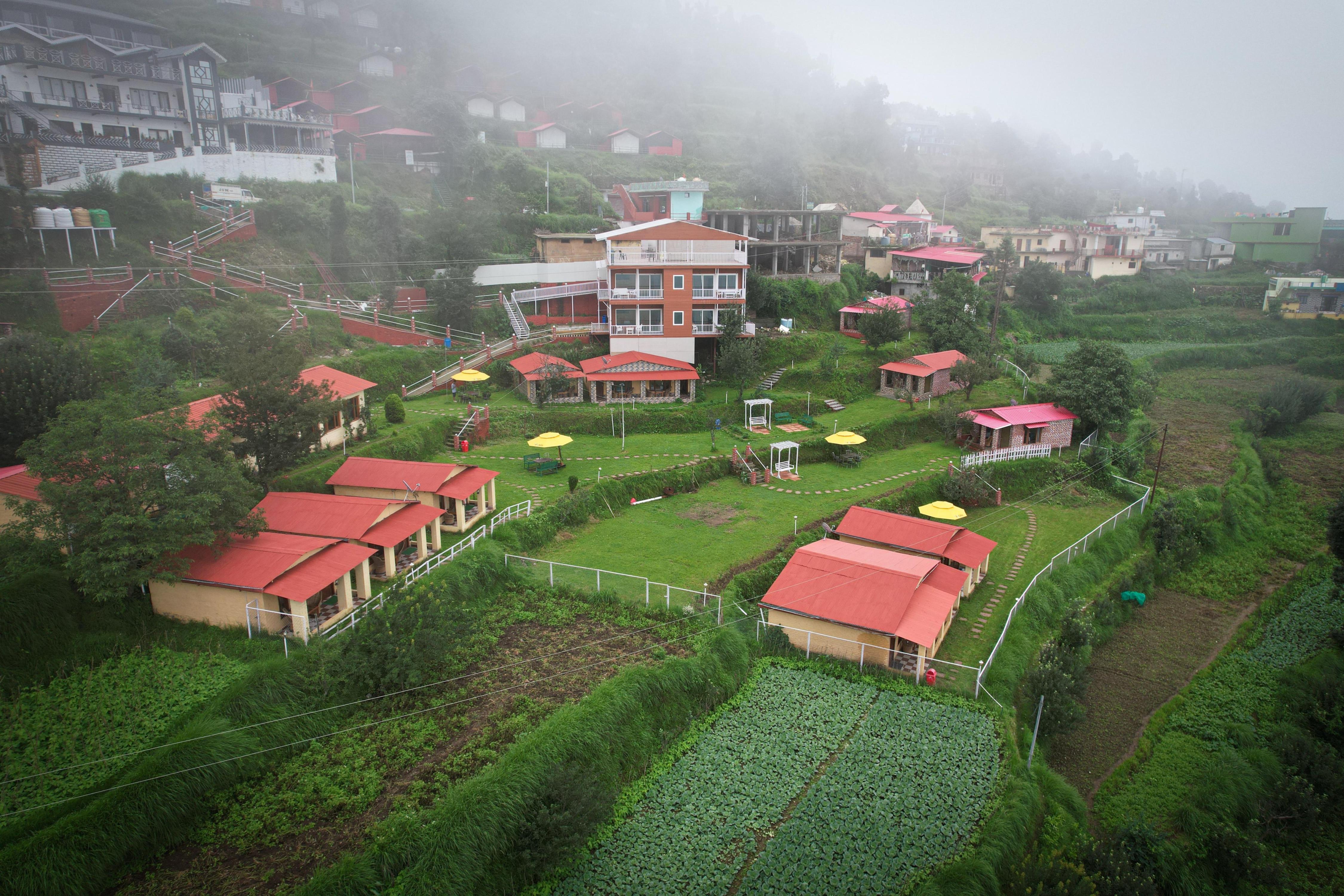 The Hillans Resort & Cottages - Tap to explore photos