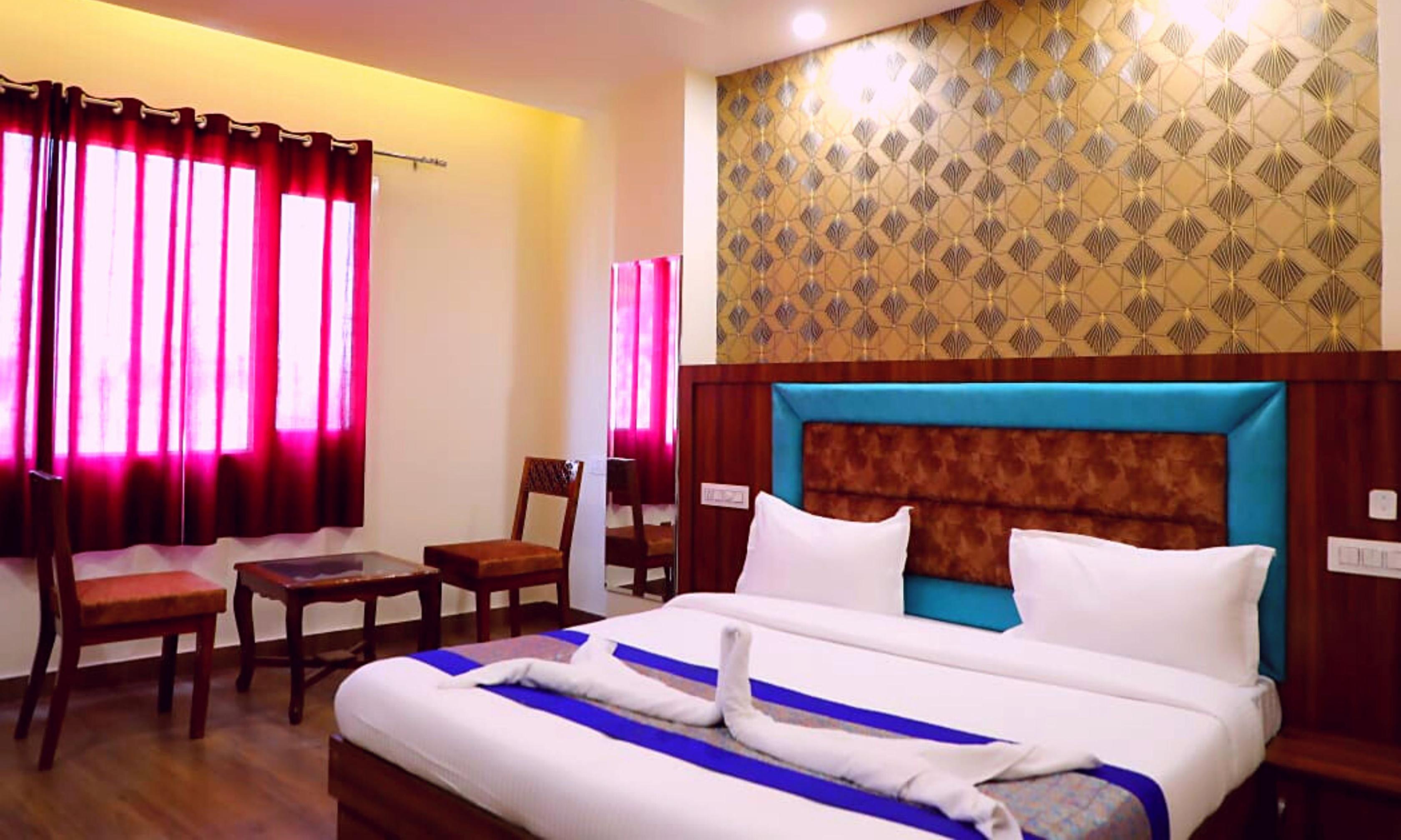 Hotel Royal Villa II Near Golden Temple - Tap to explore photos