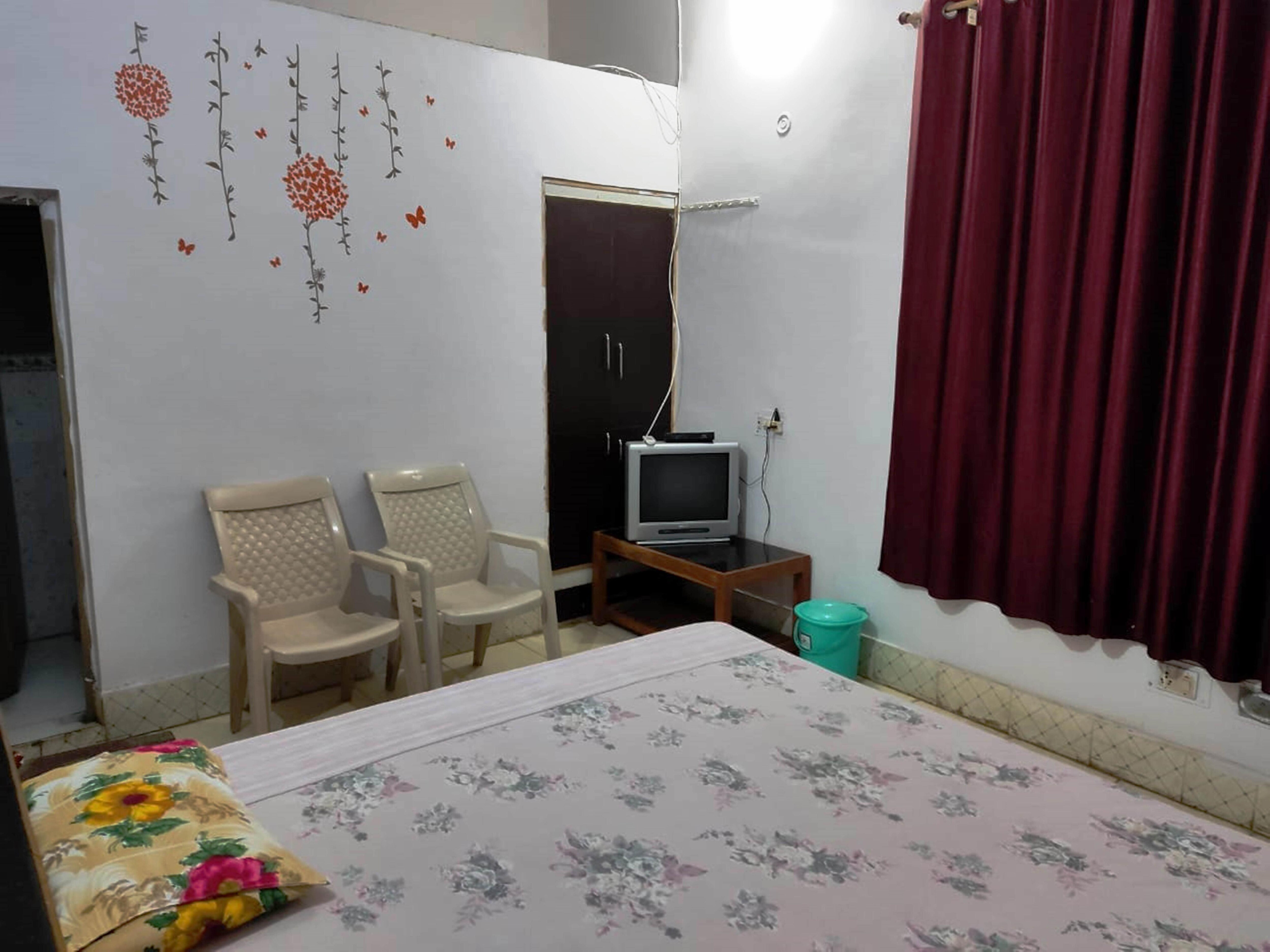 RAMDARWAR HOMESTAY - Tap to explore photos