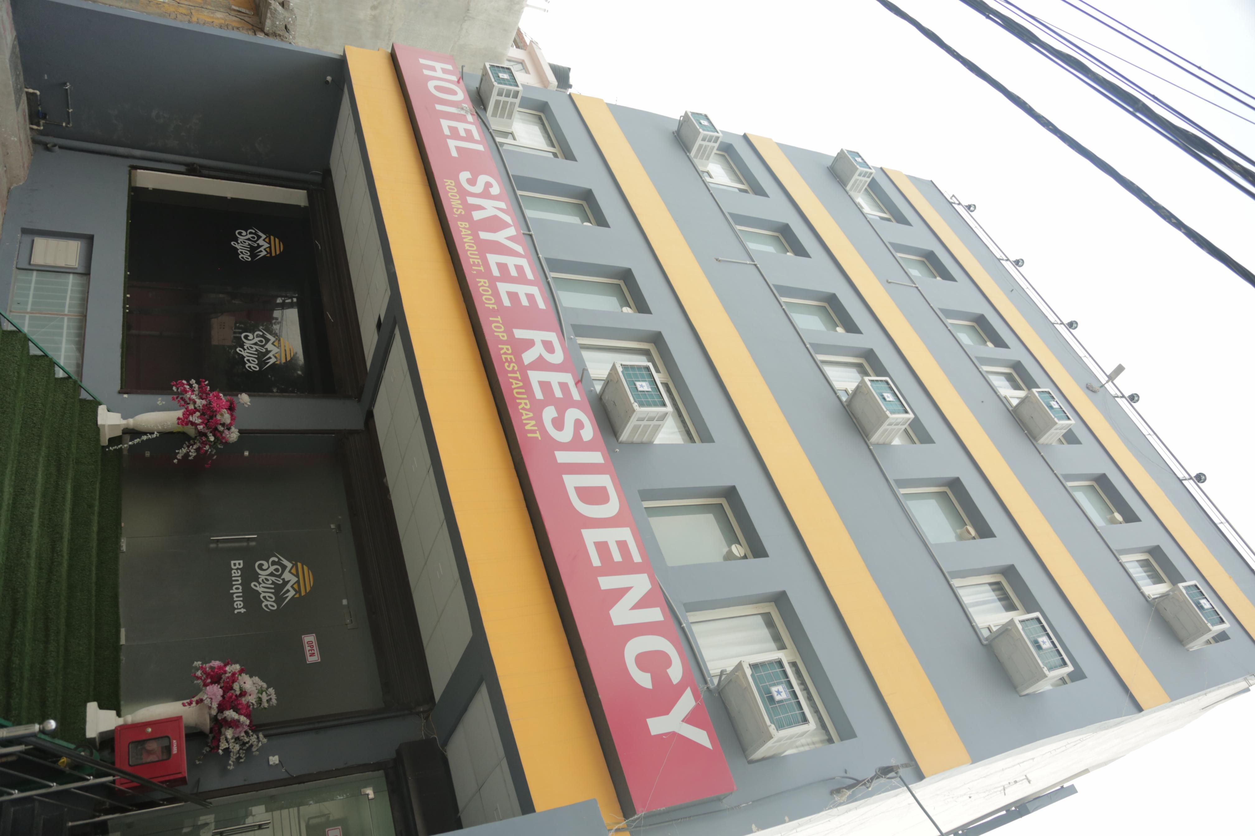Hotel Skyee Residency Near PGI - Tap to explore photos