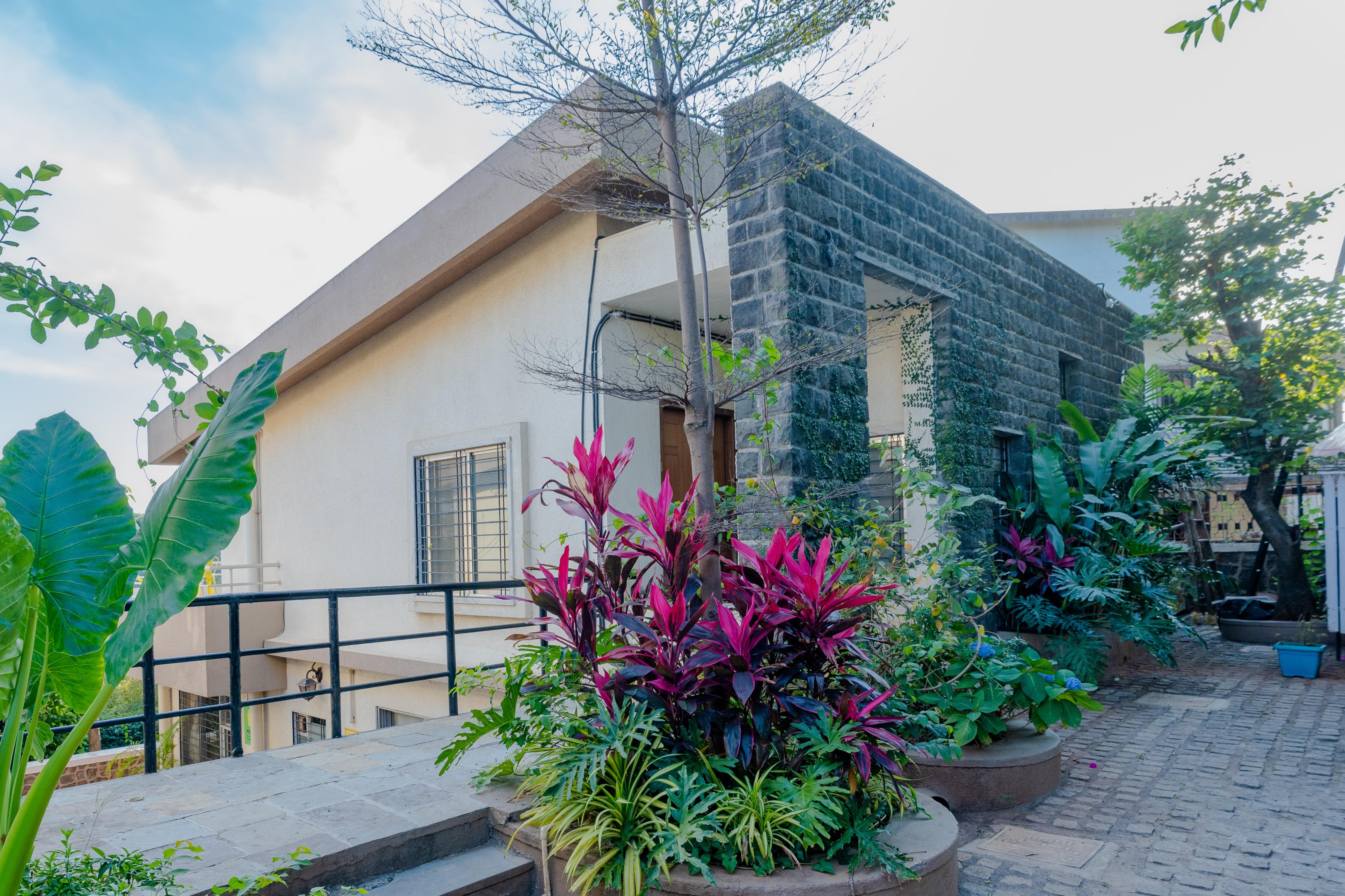 9A Mist View Villa with Garden & Lawn