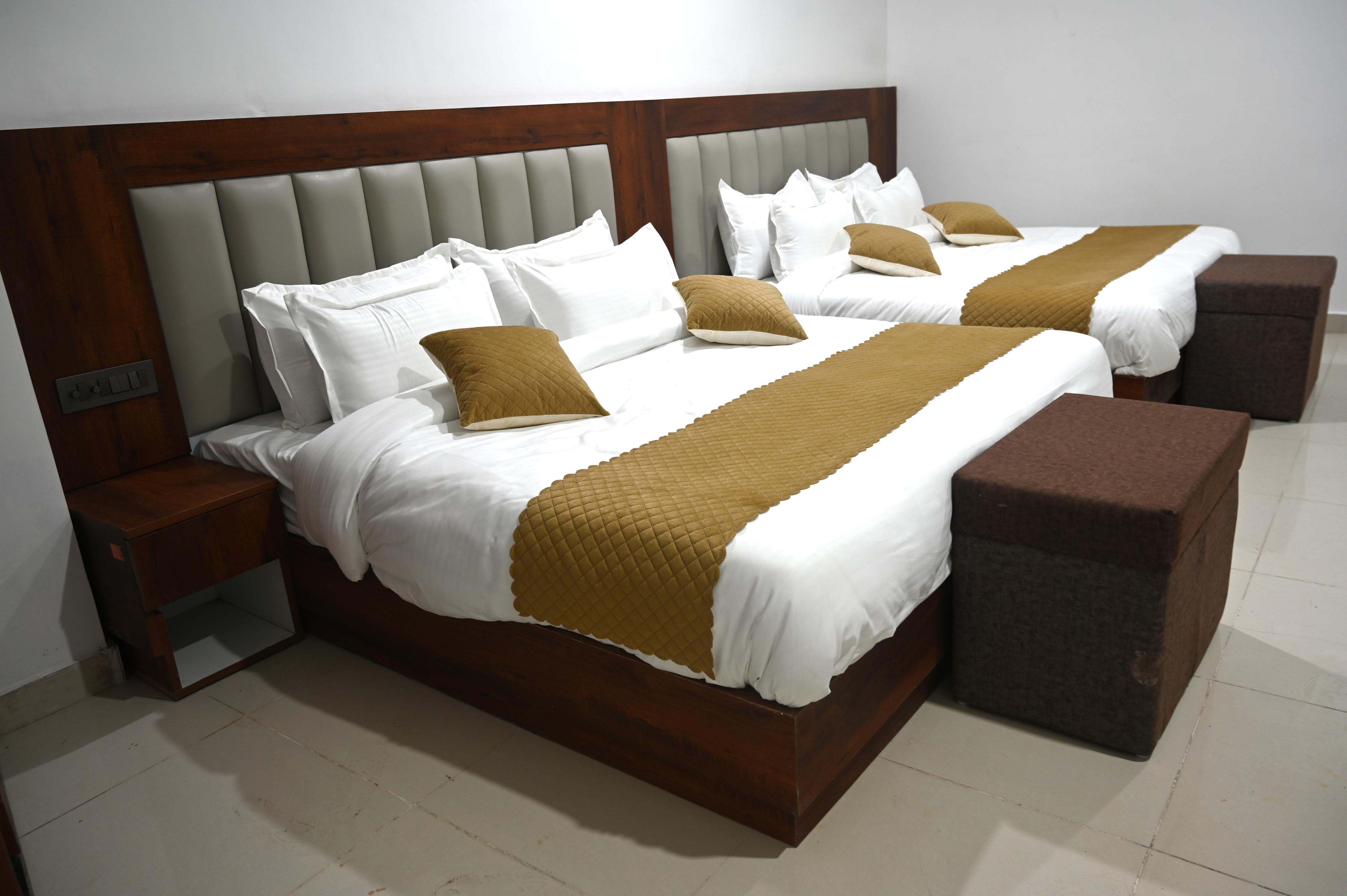 Mountain Midst | Rooms with Balcony Room Type - Family Room