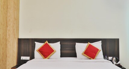 Hotel Aarya Room Type - Super deluxe Room