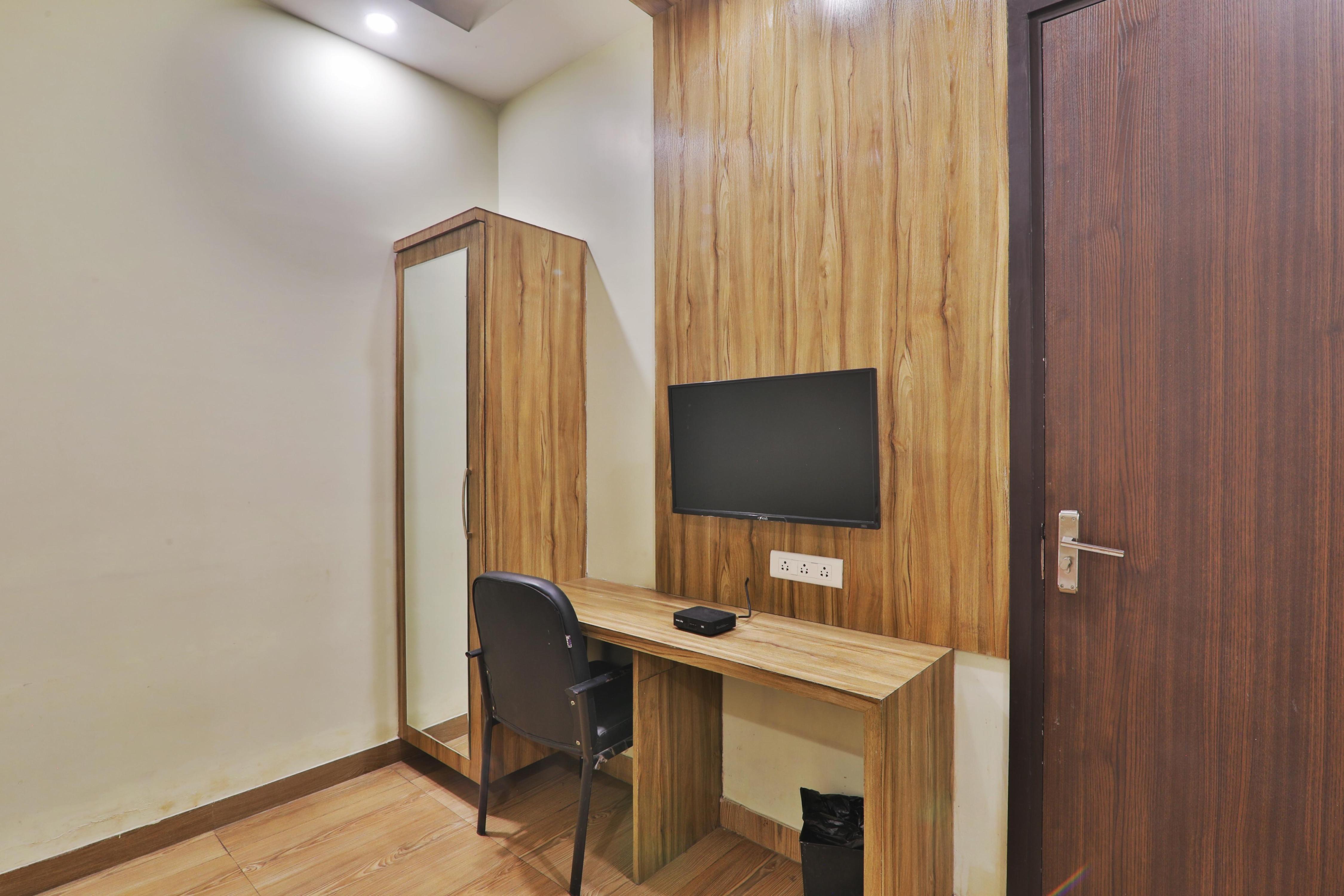 Hotel Aarya - Tap to explore photos