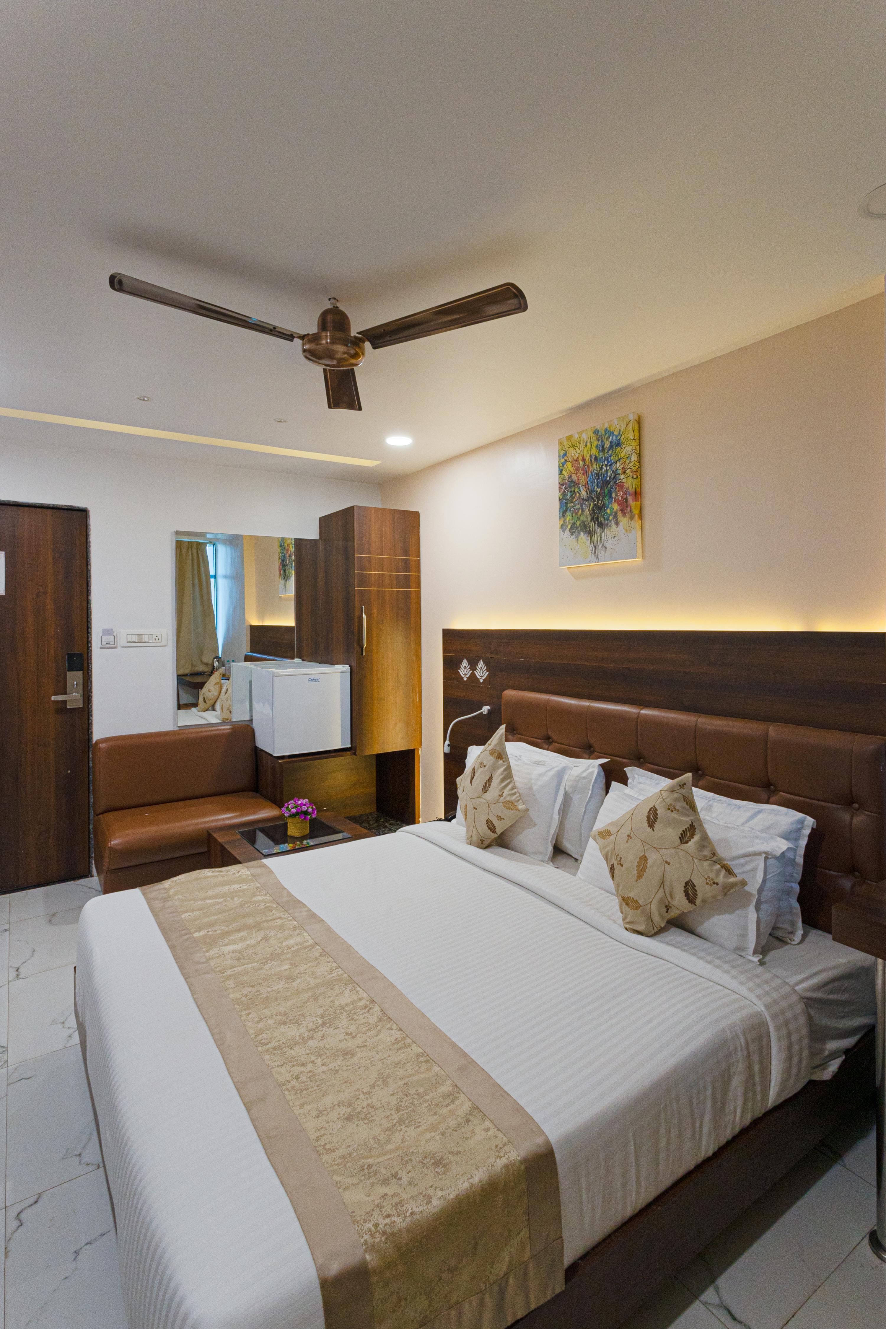 The RRA Kabras.com Hotel Nathdwara (5 Min walk to Temple) - Tap to explore photos