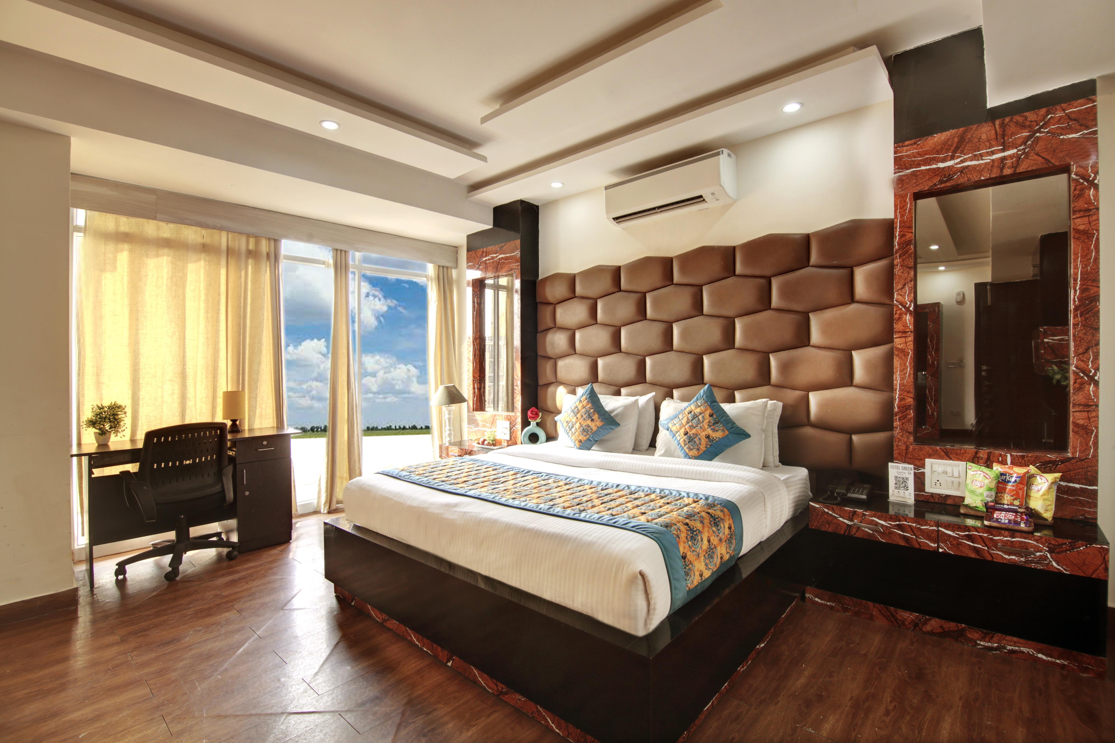 Hotel Grand Manor Room Type - Super Deluxe Room with Balcony
