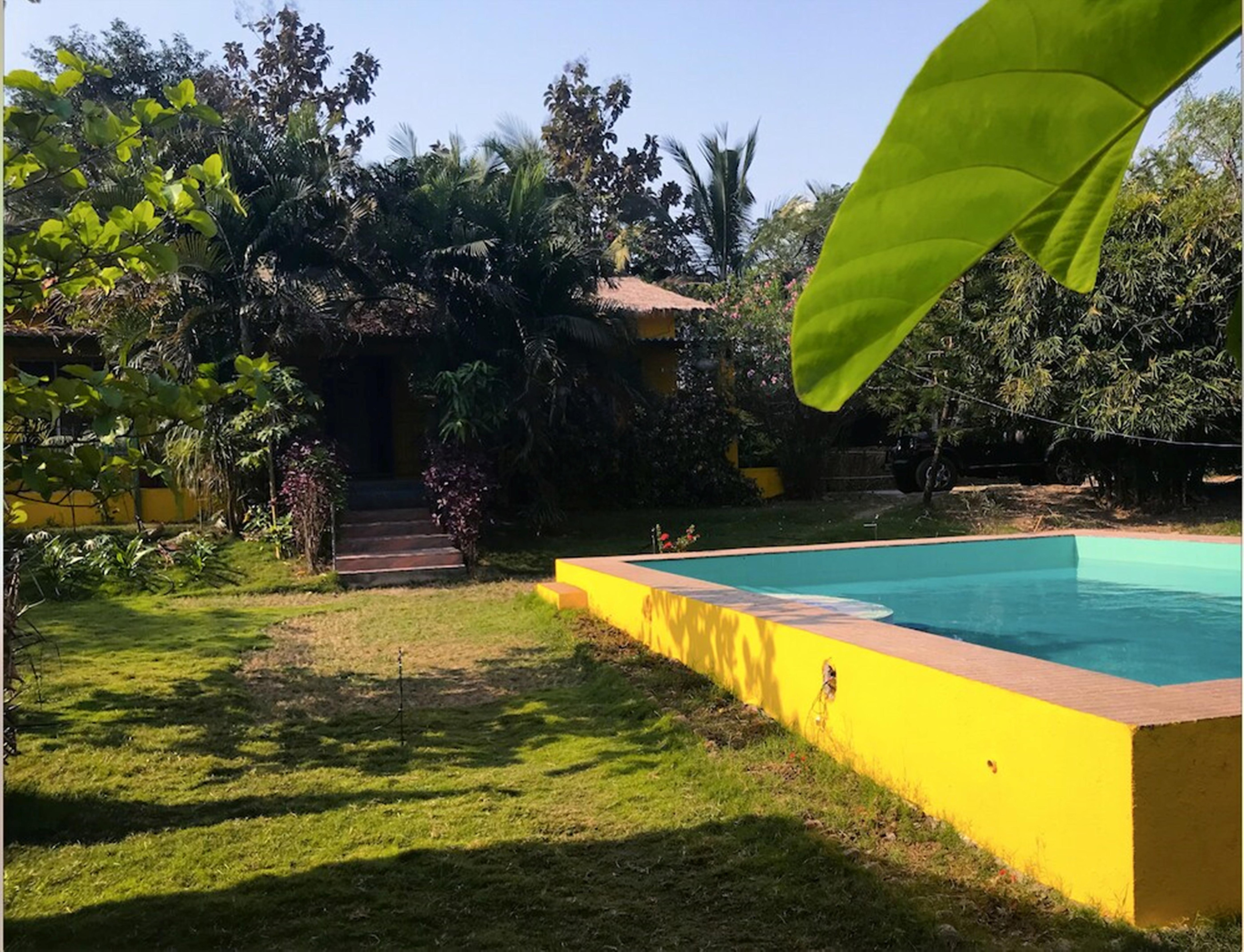Cob 5 Comfortable Getaway | Rooms & Pool - Tap to explore photos