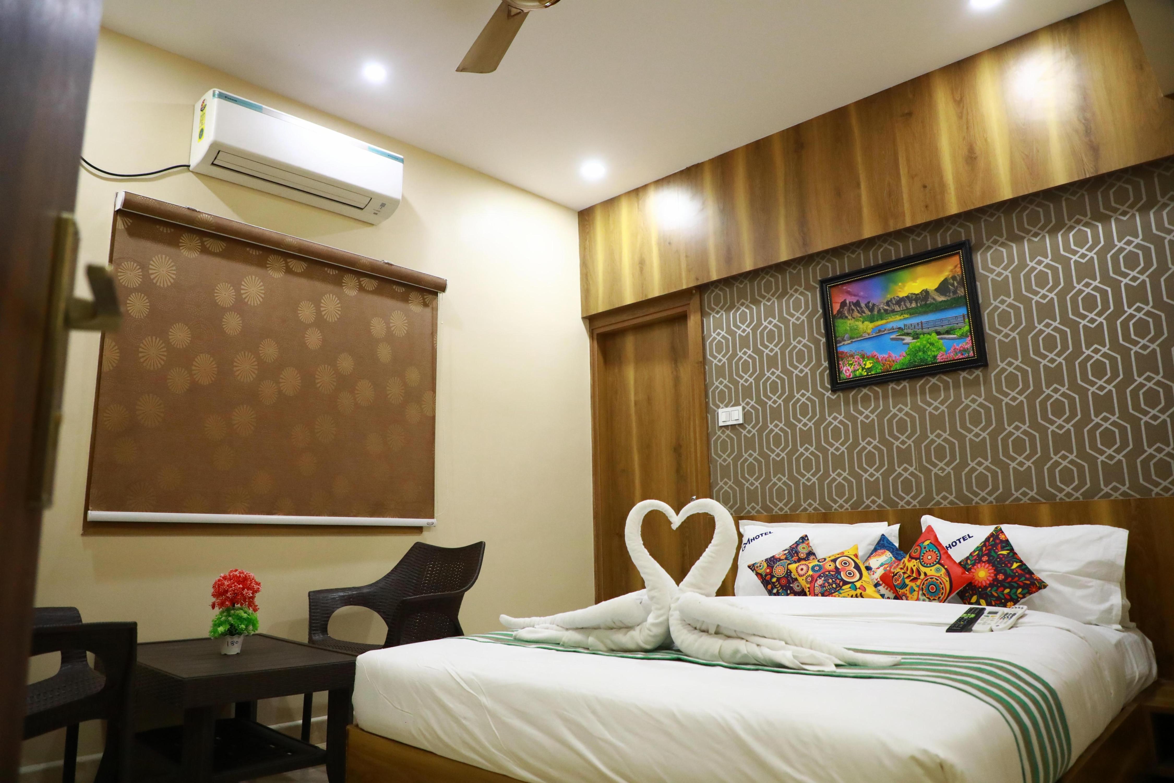 GM HOTEL Room Type - SUPERIOR ROOM AC