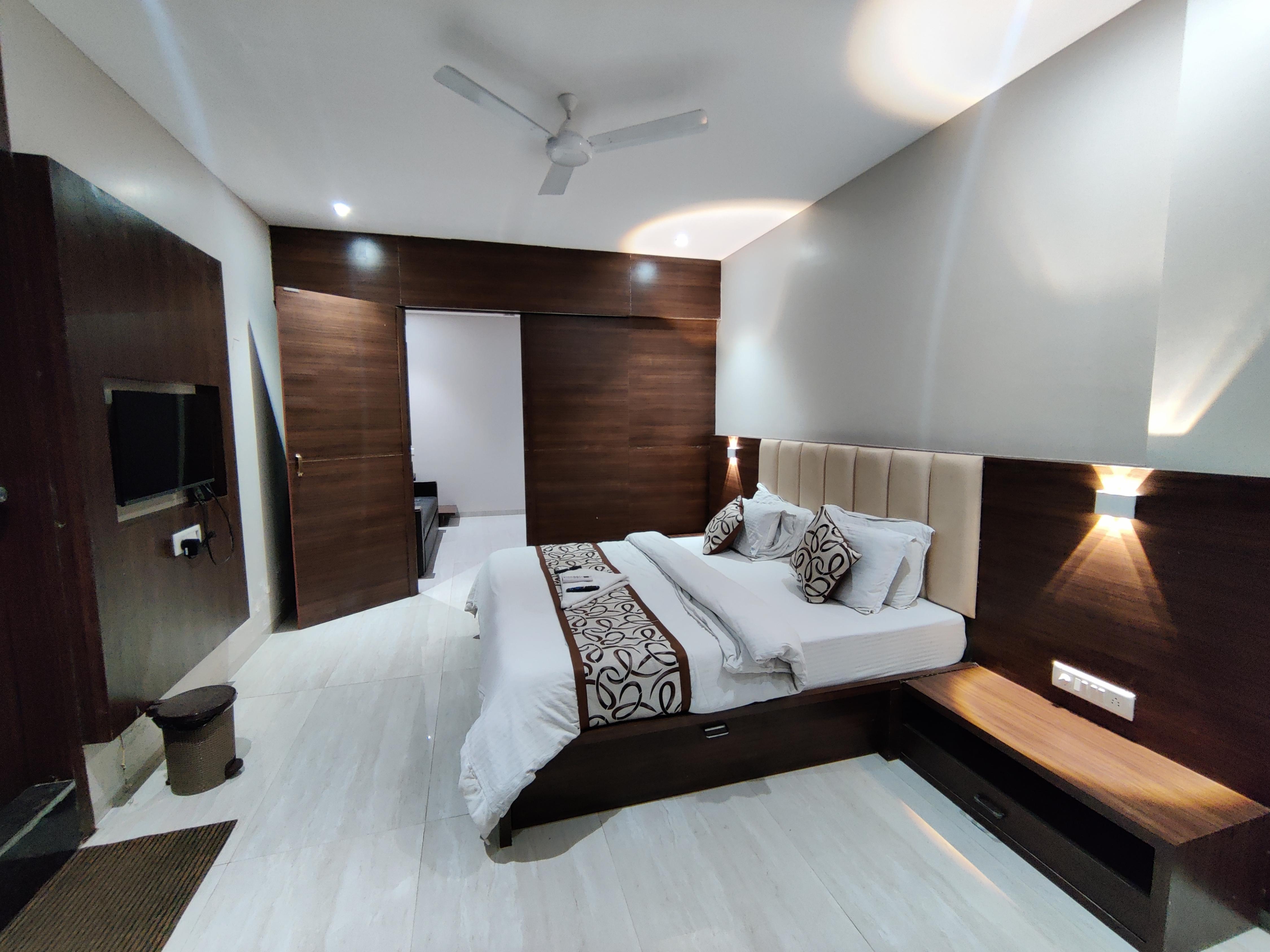 Hotel Runwal Tower, Ichalkaranji