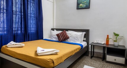 LA Smart Stays Room Type - Deluxe Queen Room
