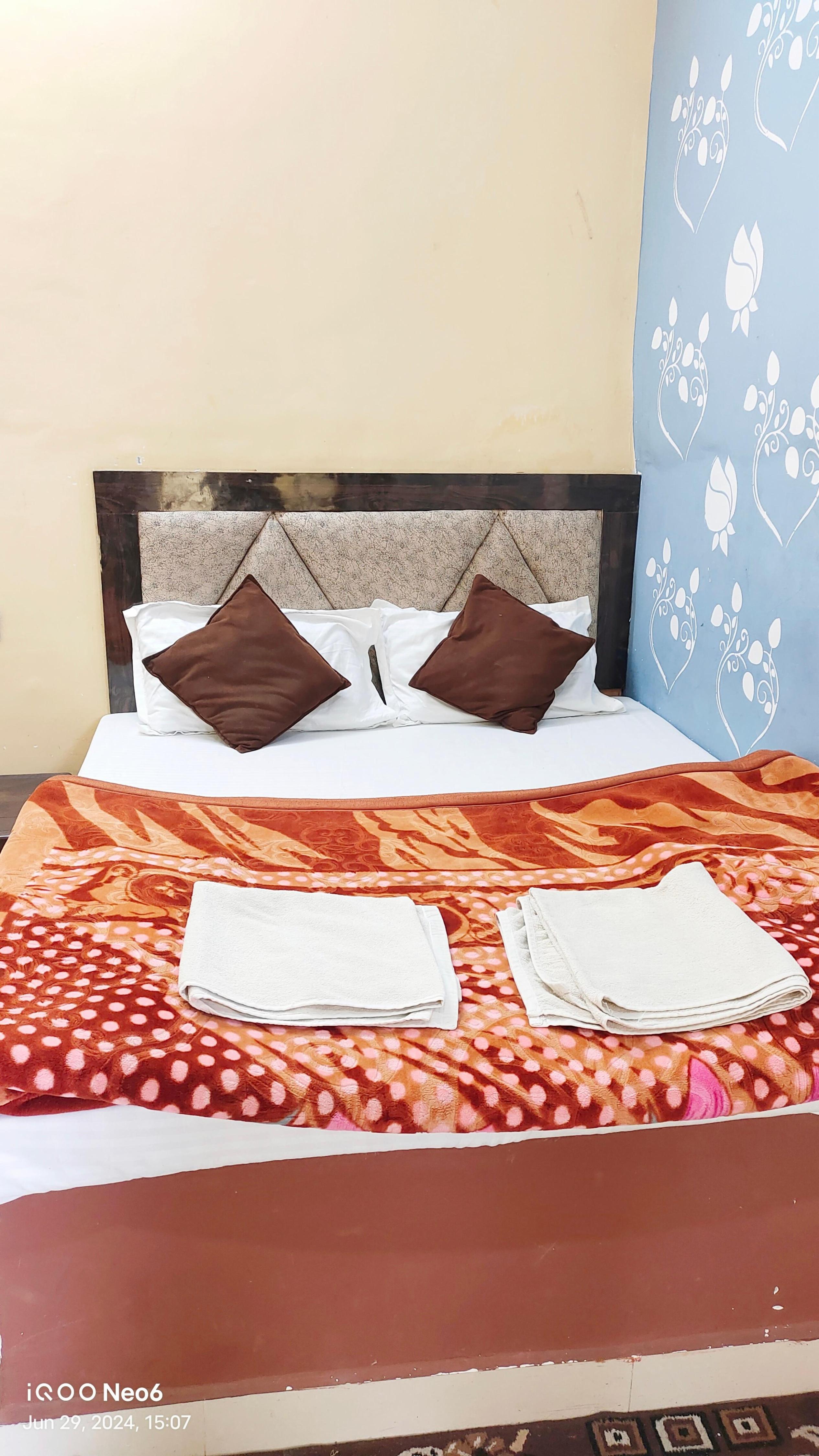 Hari Darshan Room Type - Deluxe AC Rooma