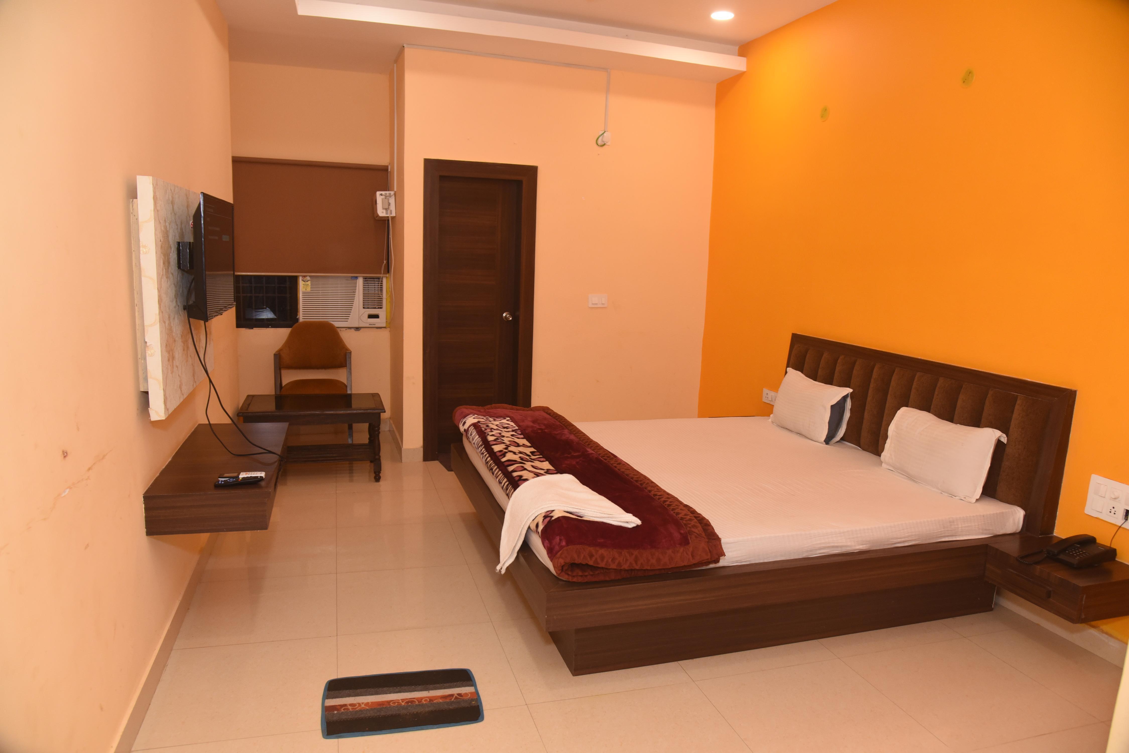 Hotel Diamond Vihar Room Type - Deluxe King Bed Room
