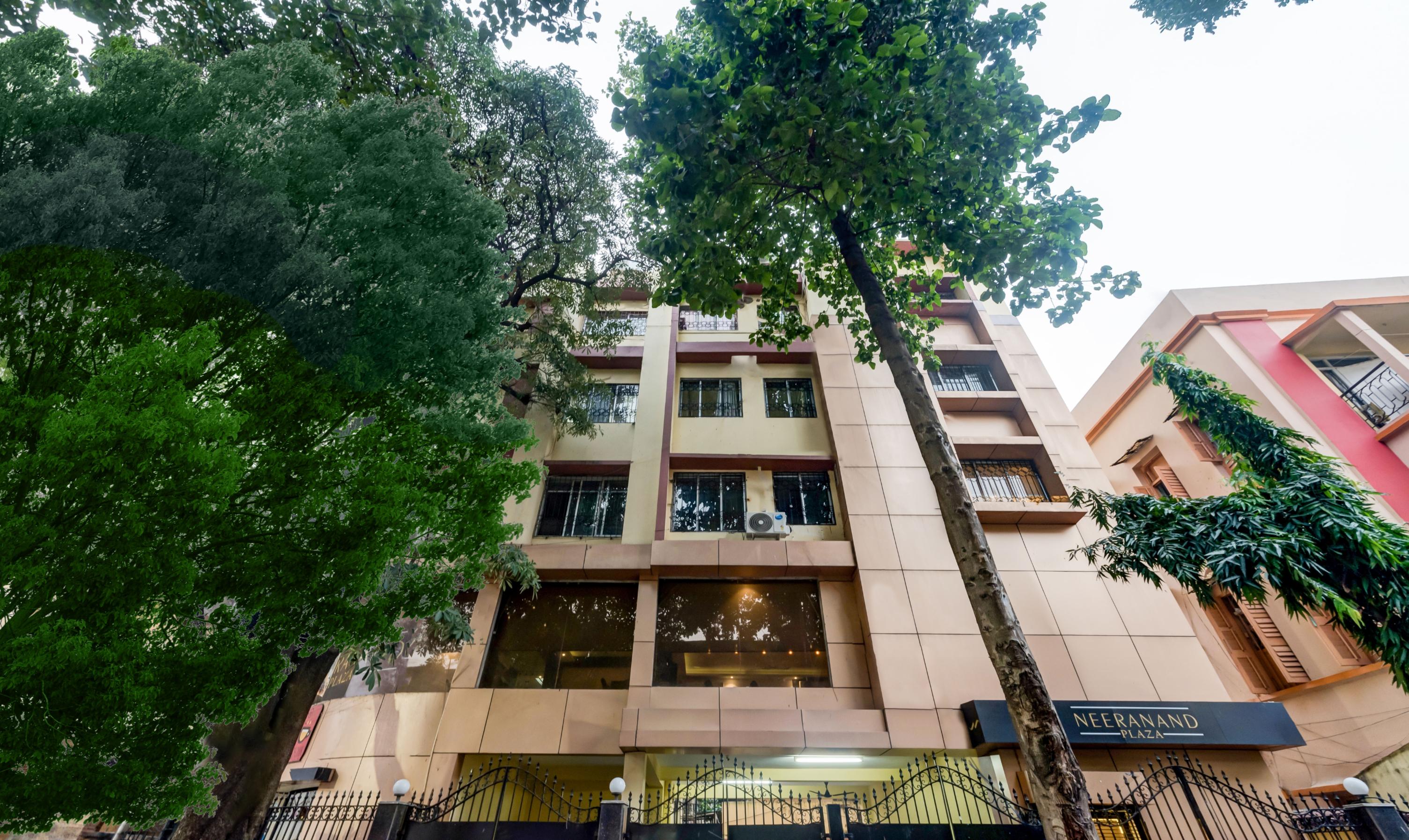 Itsy Hotels Neeranand Plaza, Bhawanipur - Tap to explore photos