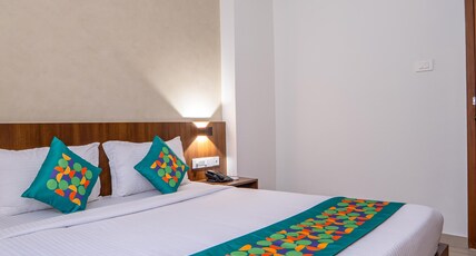 Treebo Petals Suites Marine Drive Room Type - Superior Room with Grand Living Room