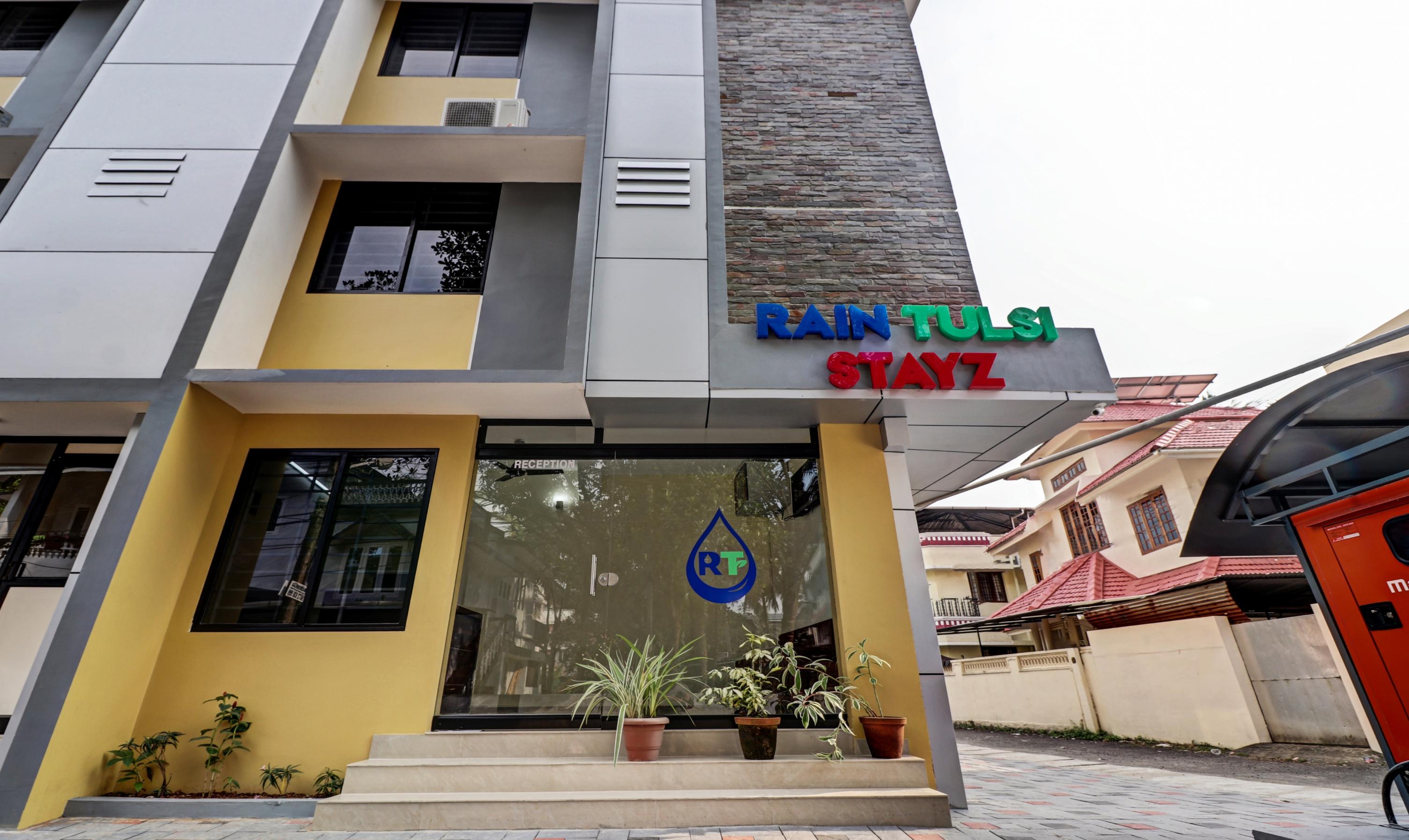 Itsy Hotels Rain Tulsi Stayz, Palarivattom Junction - Tap to explore photos