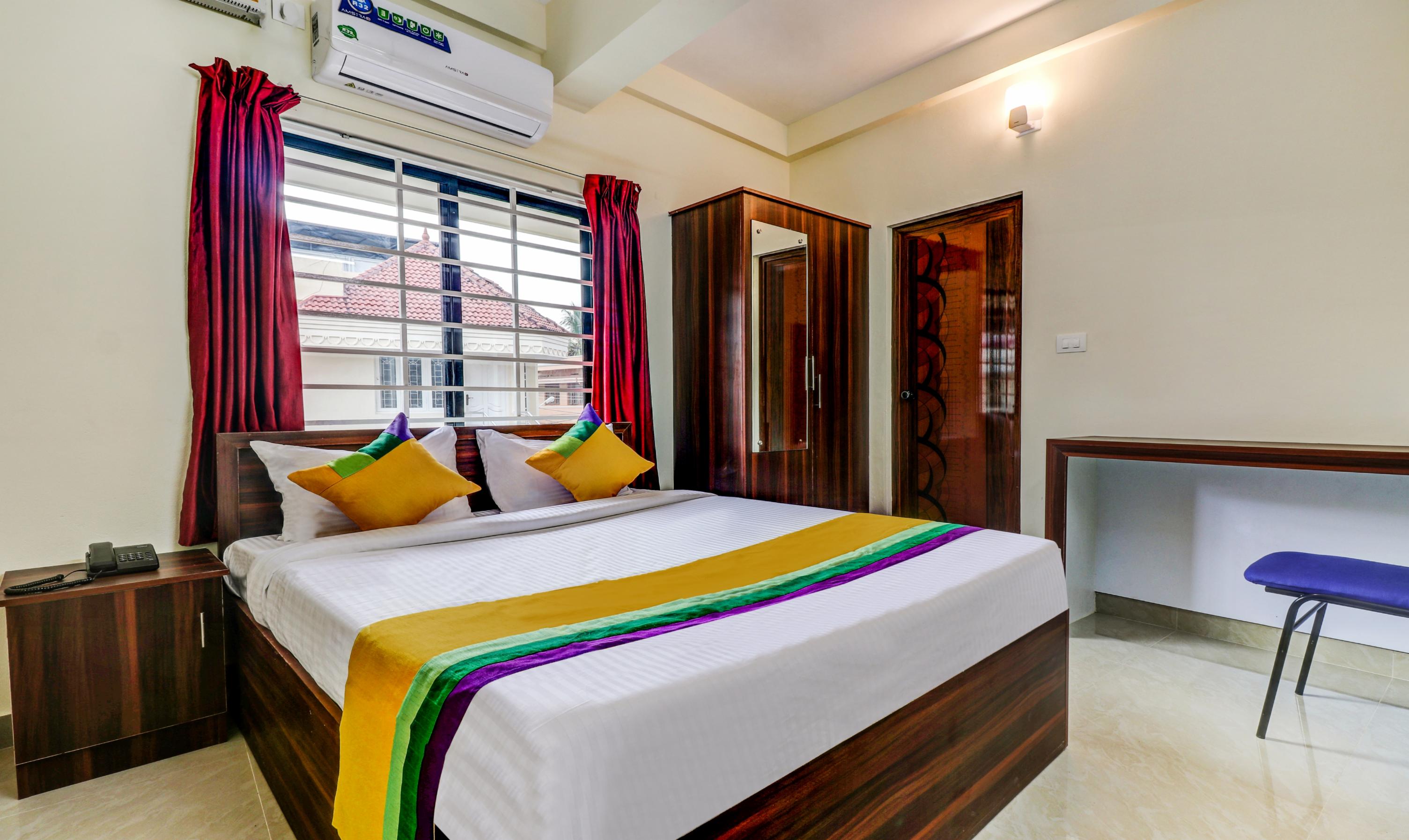 Itsy Hotels Rain Tulsi Stayz, Palarivattom Junction - Tap to explore photos