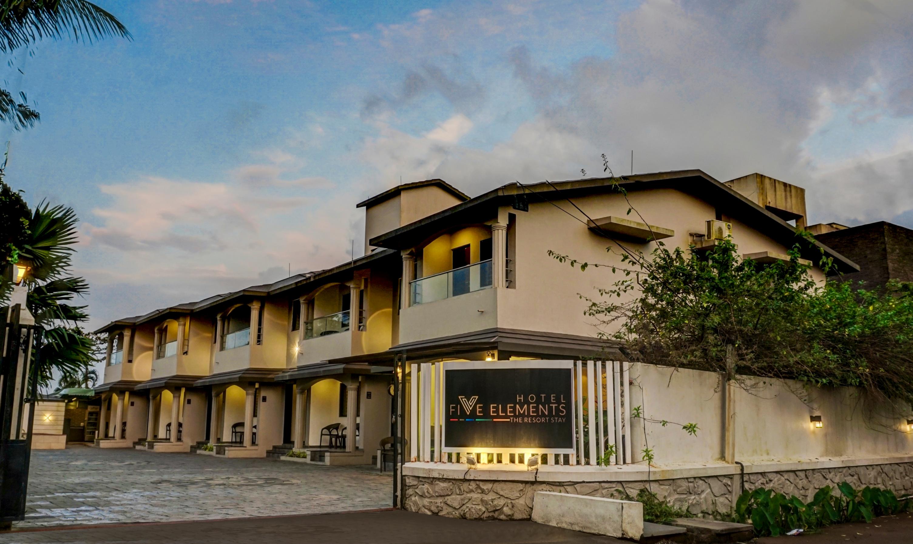 Treebo Five Elements With Swimming Pool