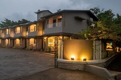 Treebo Five Elements With Swimming Pool