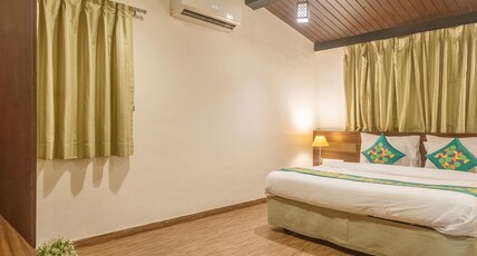 Treebo Five Elements With Swimming Pool Room Type - Deluxe Room