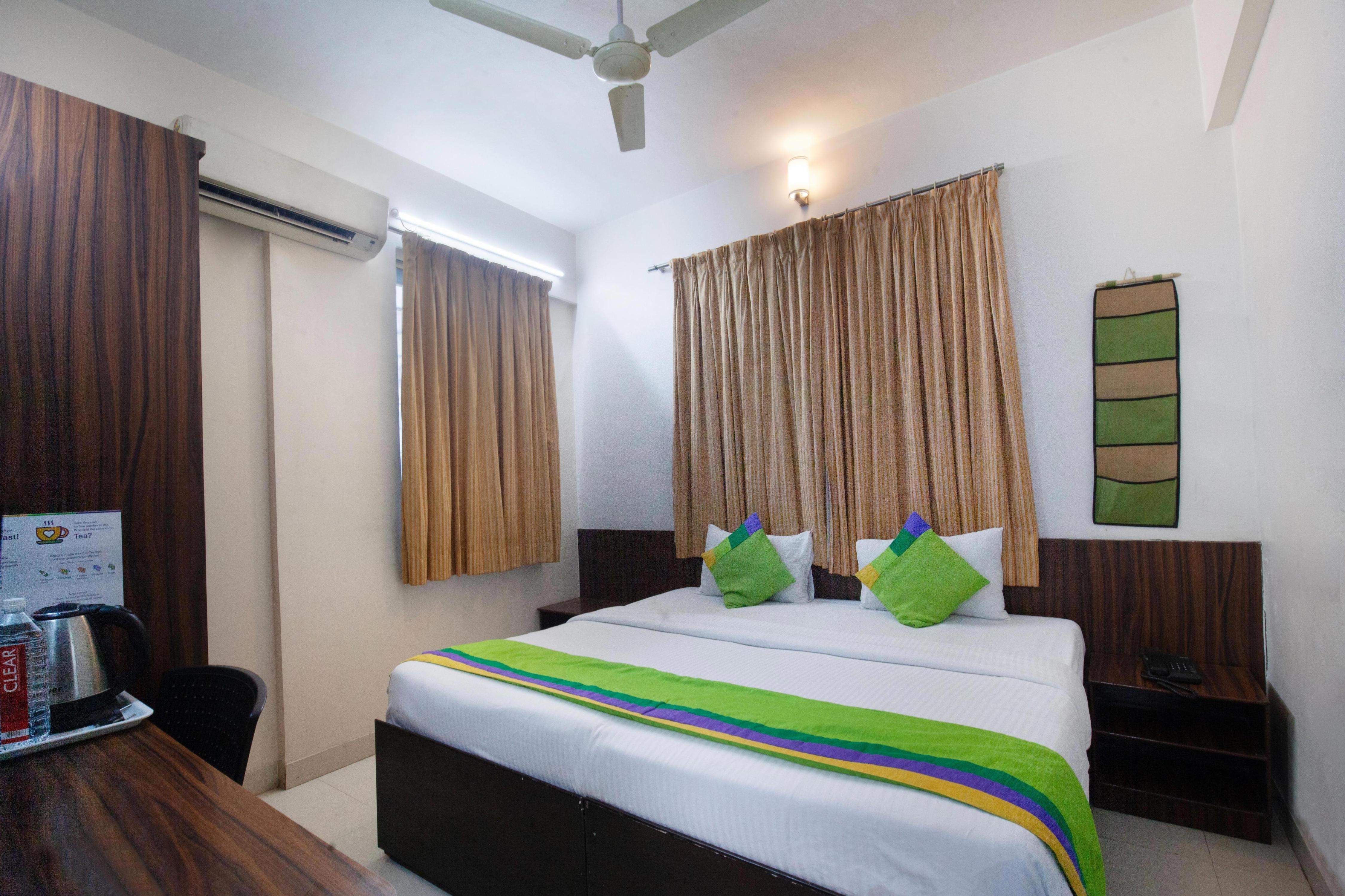 Treebo Park View Hadapsar Room Type - Economy Room