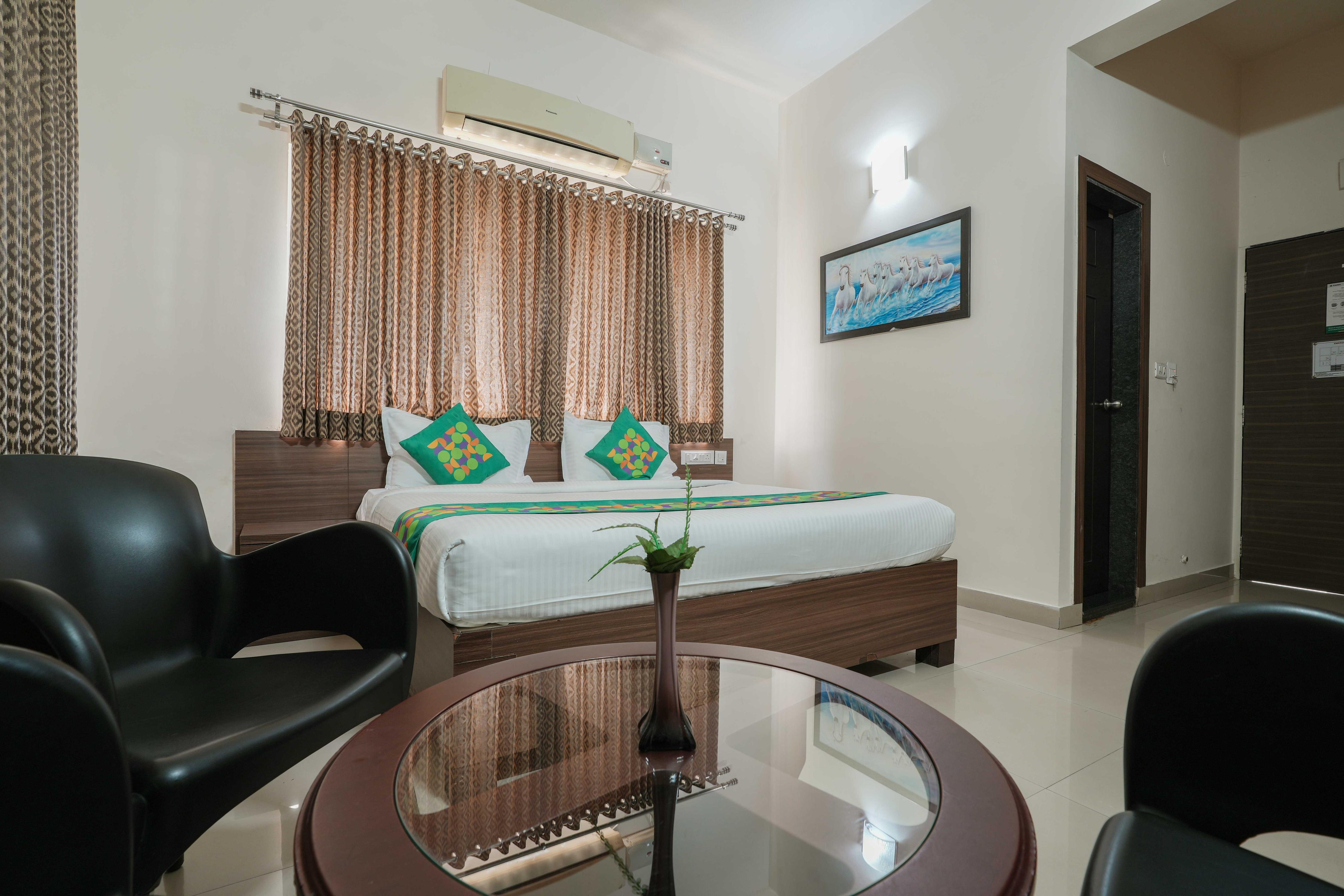 Treebo Pappilon Palace, PVS Circle Room Type - Standard Room