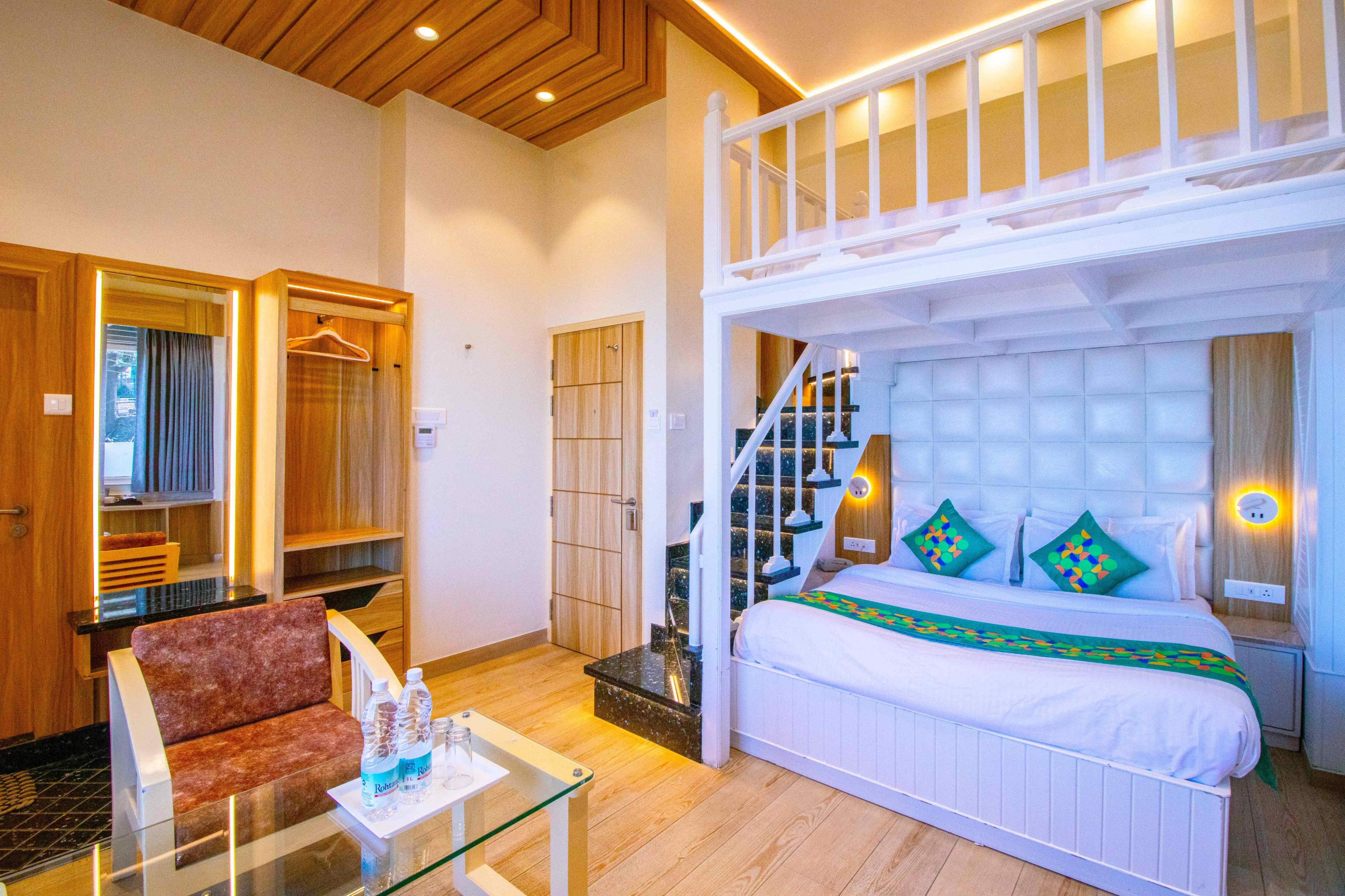 Treebo Varuna With Mountain View, Mall Road Room Type - Spacious Premium Room with Mountain View