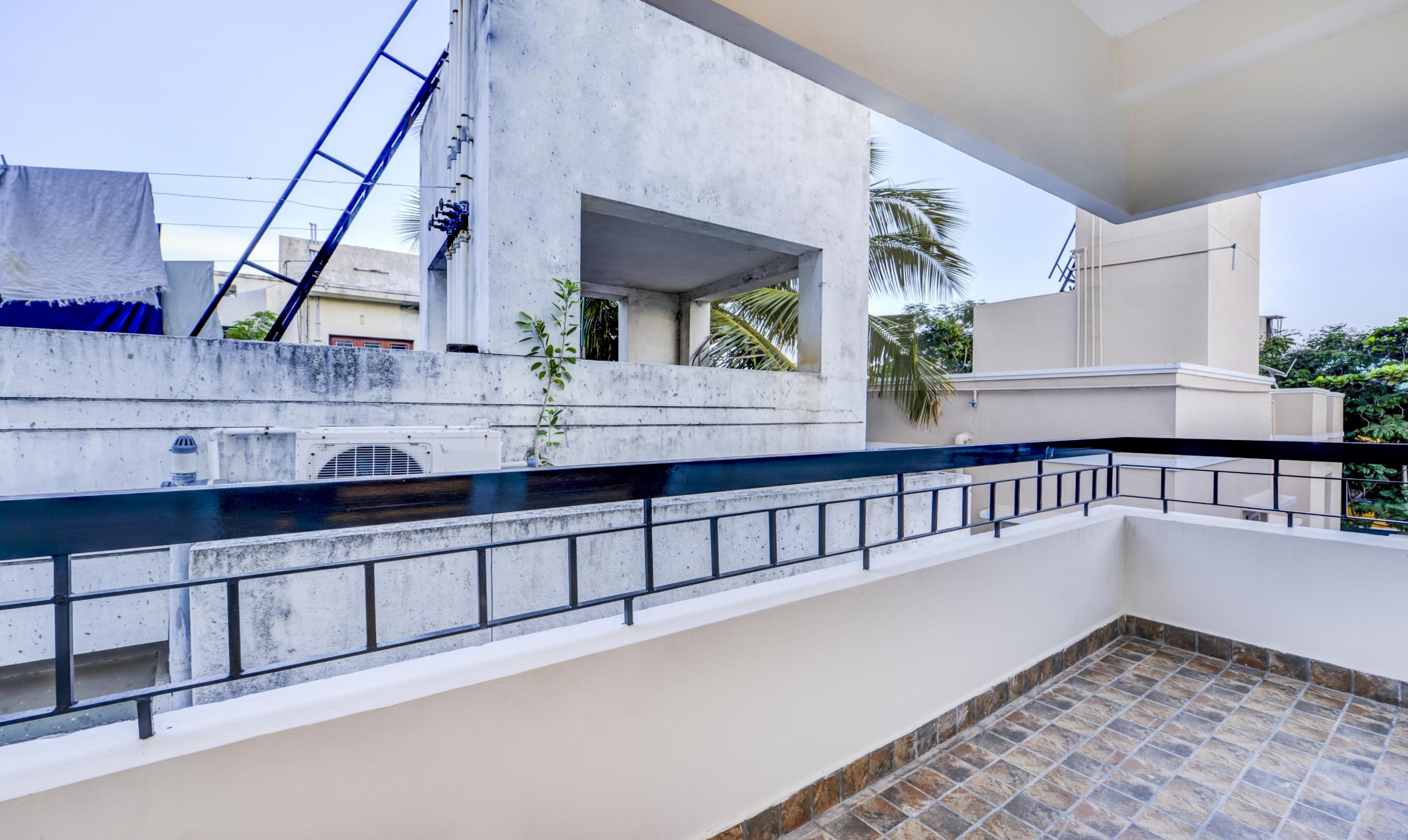 Itsy Hotels Mirra - Tap to explore photos