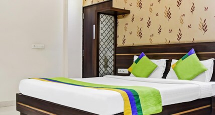 Treebo Royal Sun Palace MP Nagar Zone 2 Room Type - Deluxe Room with Balcony Treebo Royal Sun Palace MP Nagar Zone 2 Room Type - Deluxe Room with Balcony