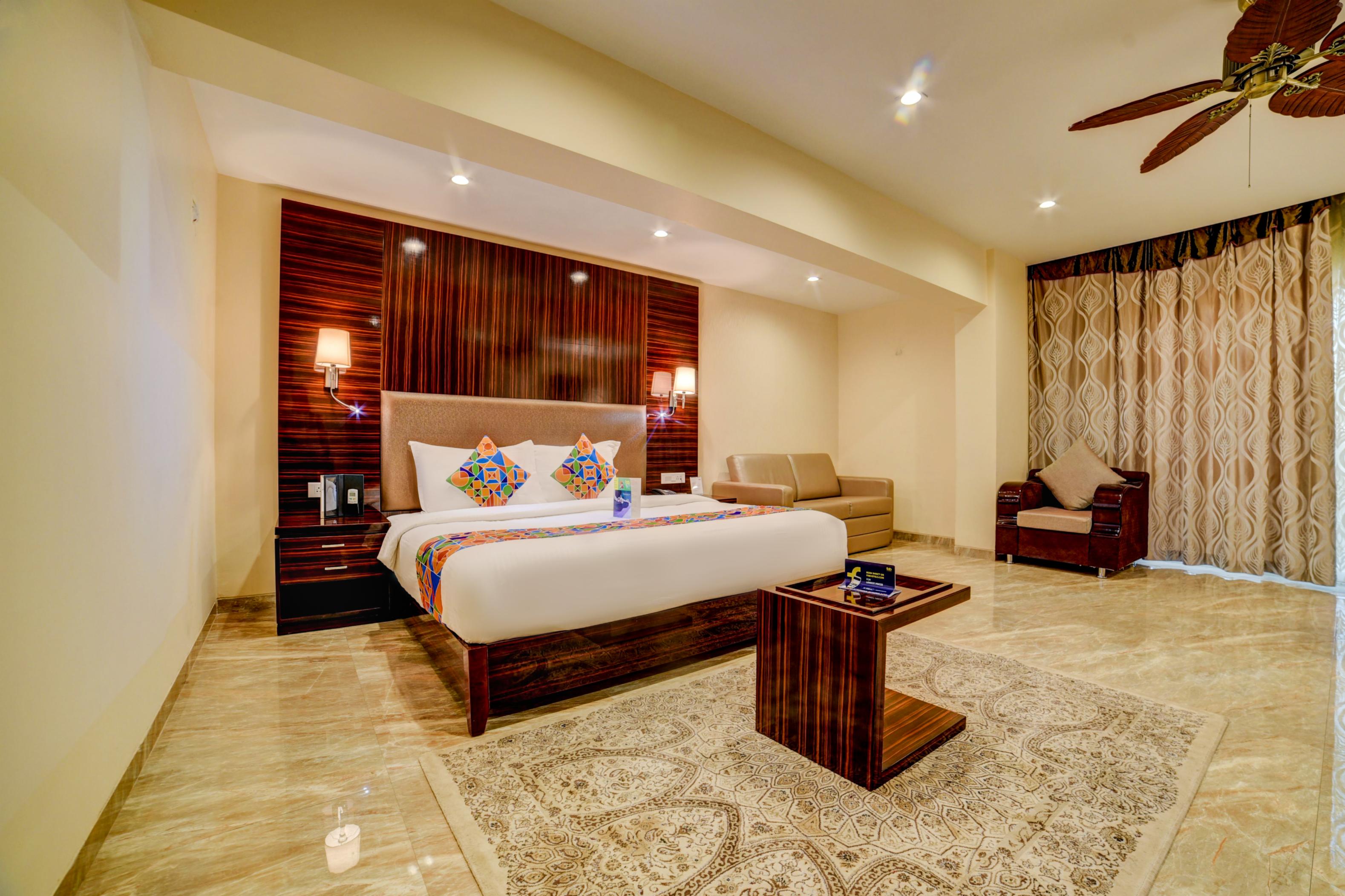 Fabhotel Prime Sarala Crown - 500m from Calangute Beach Room Type - Suite room