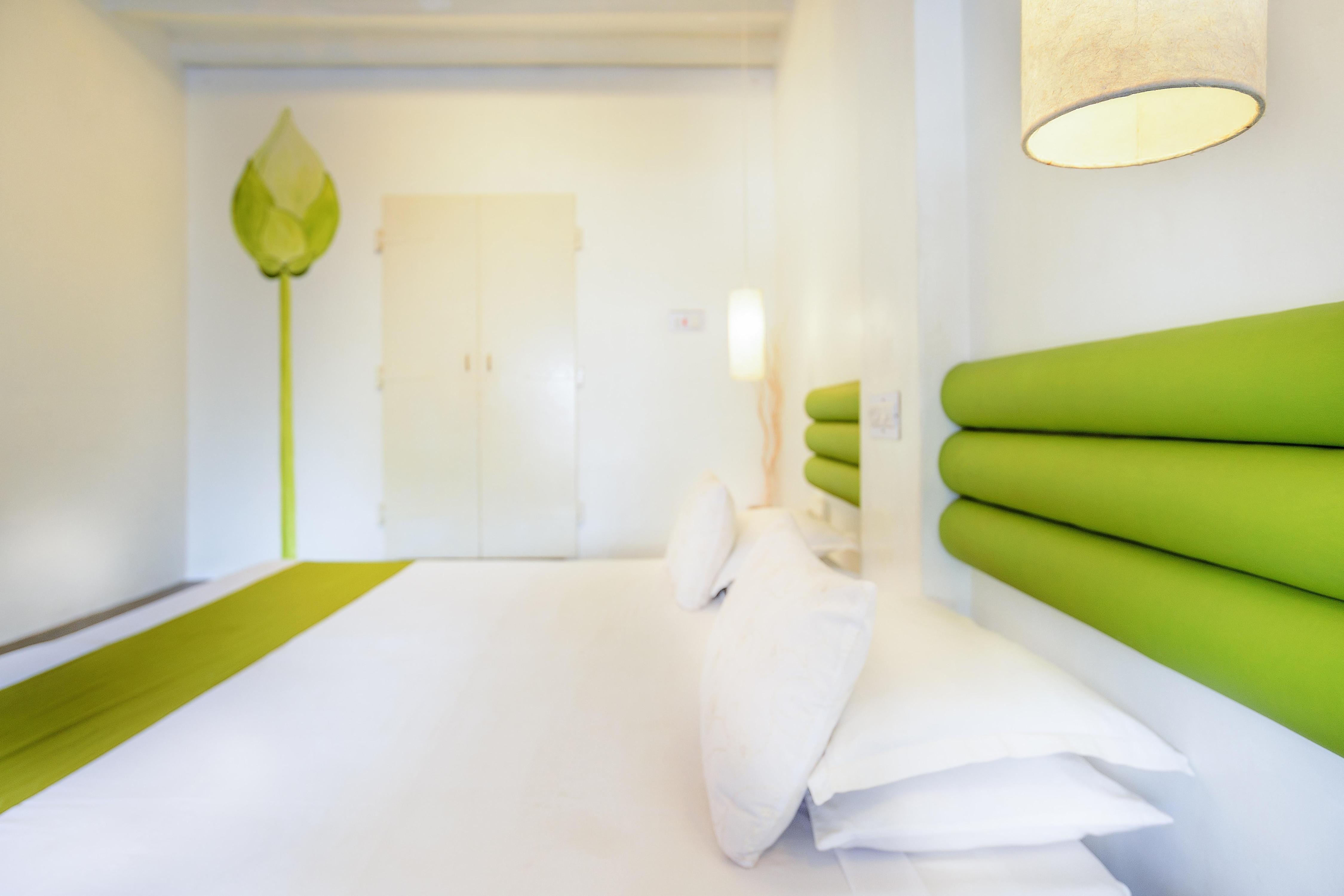 Itsy Hotels Red Lotus Heritage, Promenade Beach - Tap to explore photos
