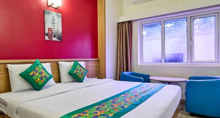 Treebo ESS Grande Room Type - Deluxe Room