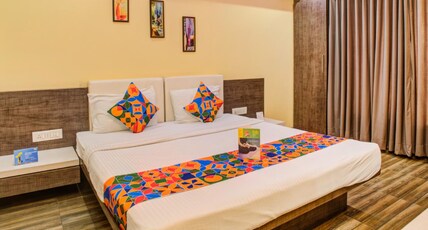 FabHotel Bee Town - AB Road Room Type - Deluxe Room