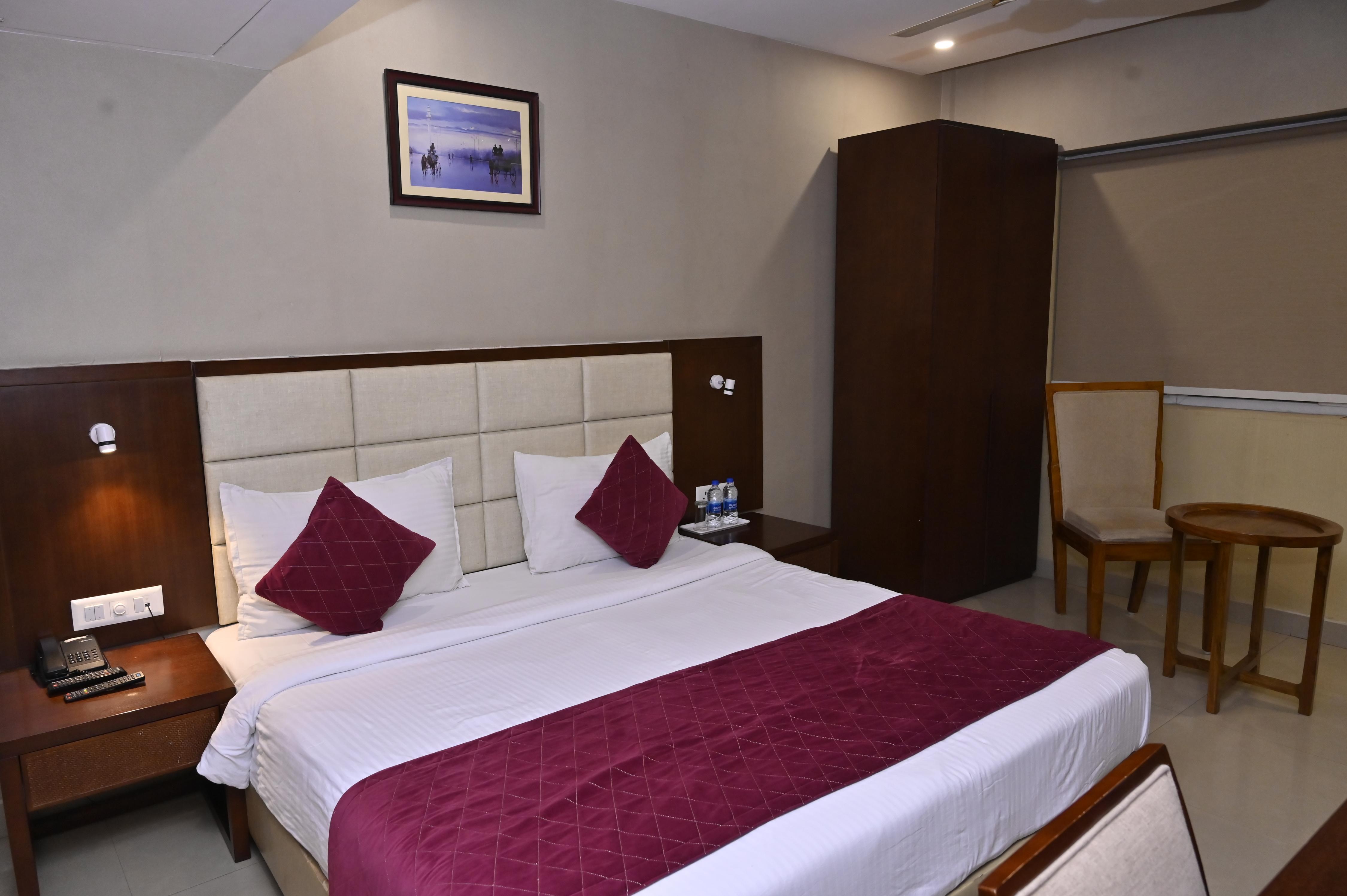 Hotel Royalsion - Tap to explore photos