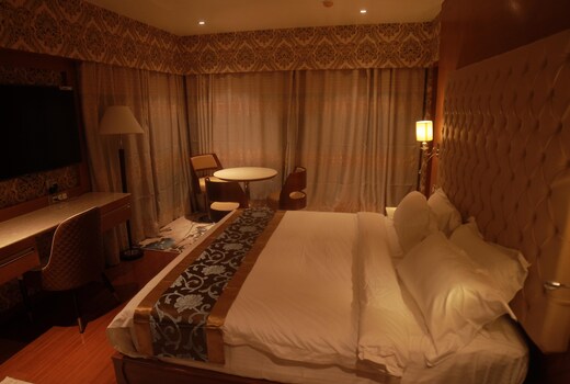 PARK HOTEL