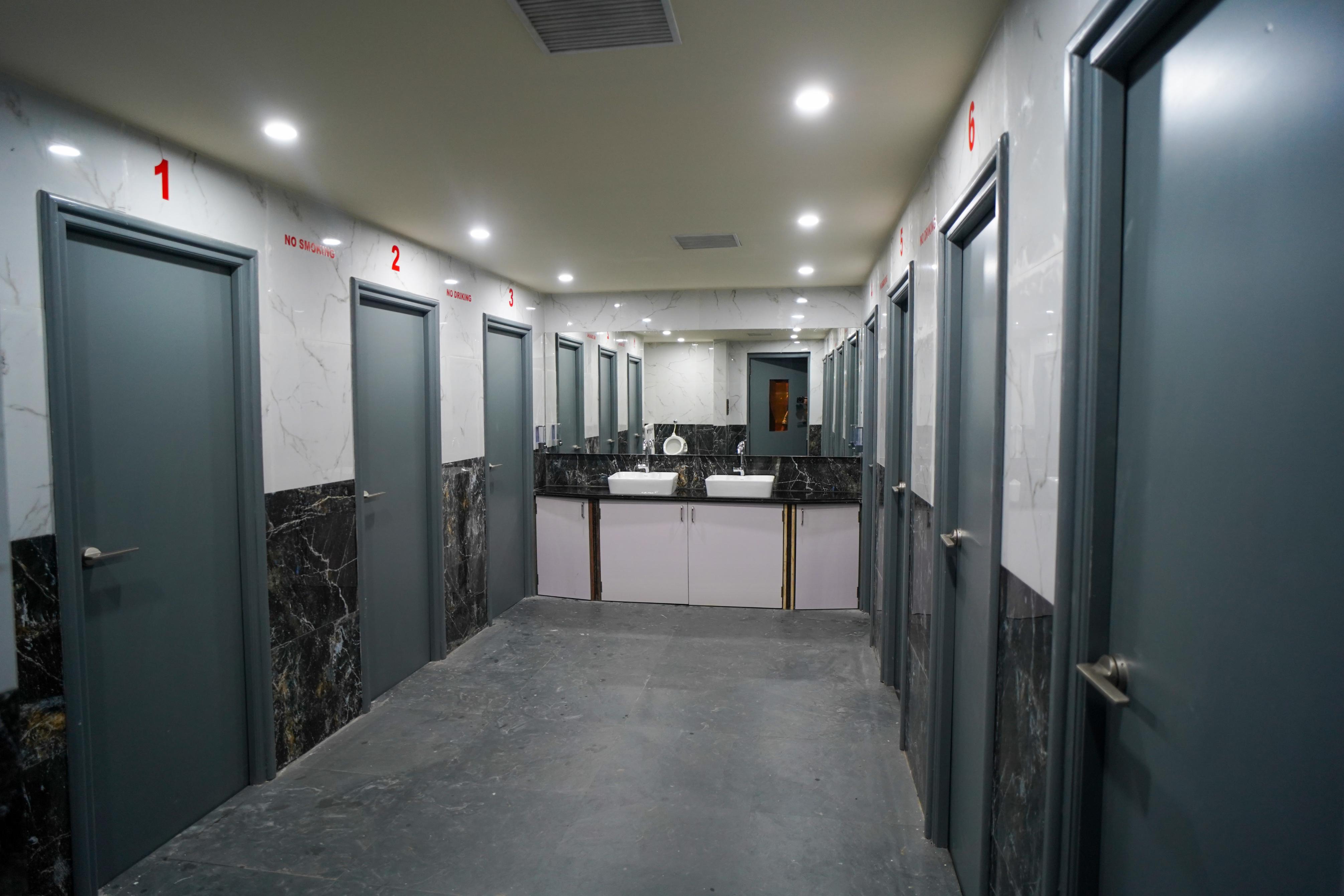NINETY NINE IN BOX CAPSULE HOTEL - Tap to explore photos