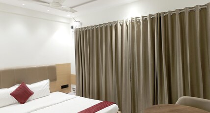 HOTEL SHAGUN - ROOMS & BANQUET Room Type - Super Deluxe Room HOTEL SHAGUN - ROOMS & BANQUET Room Type - Super Deluxe Room