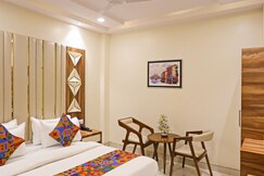 Hotel Worth - Near Connaught Place & NDLS Station