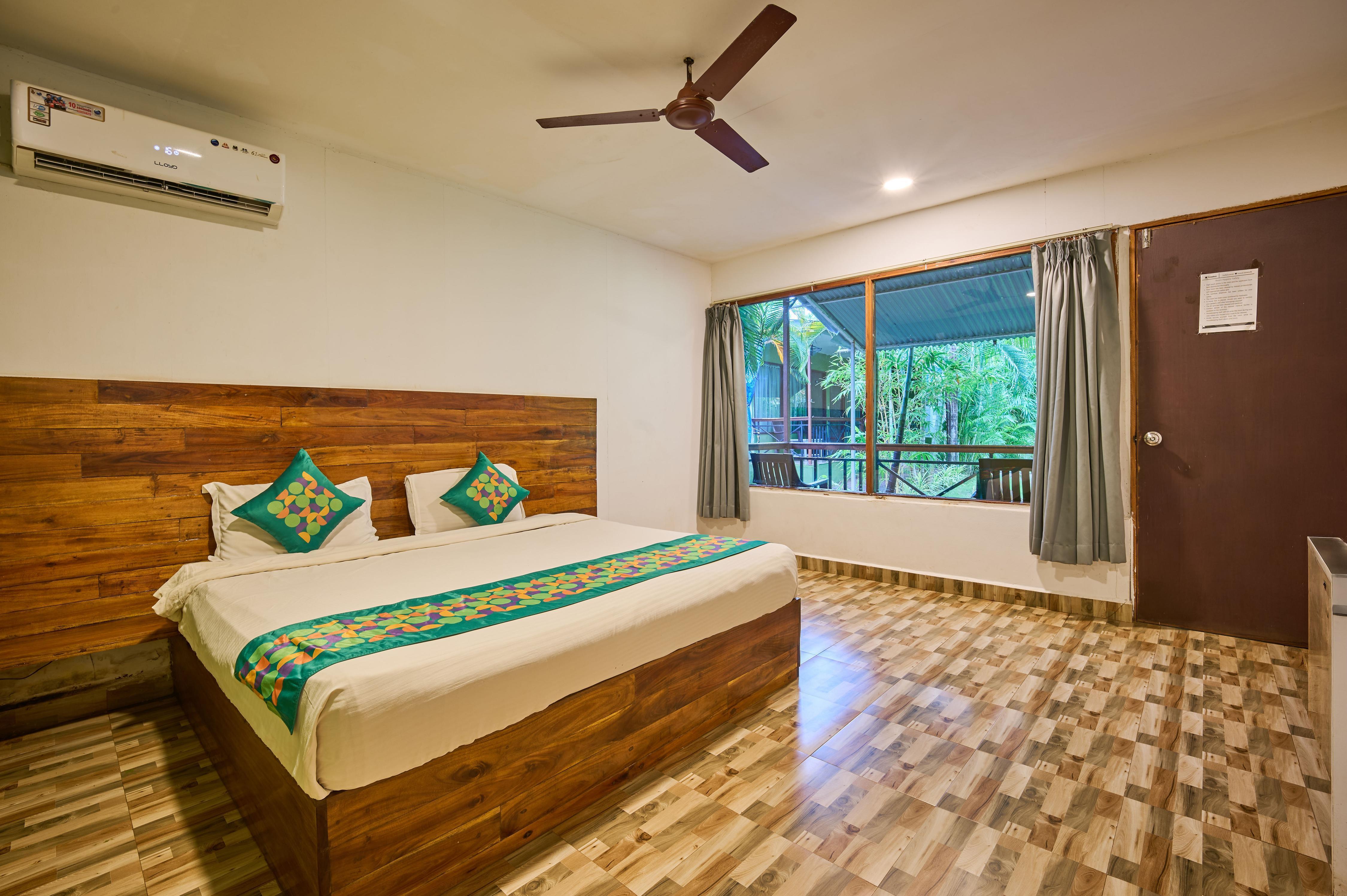 Treebo Lands End Beach Resort - 100M From Morjim Beach
