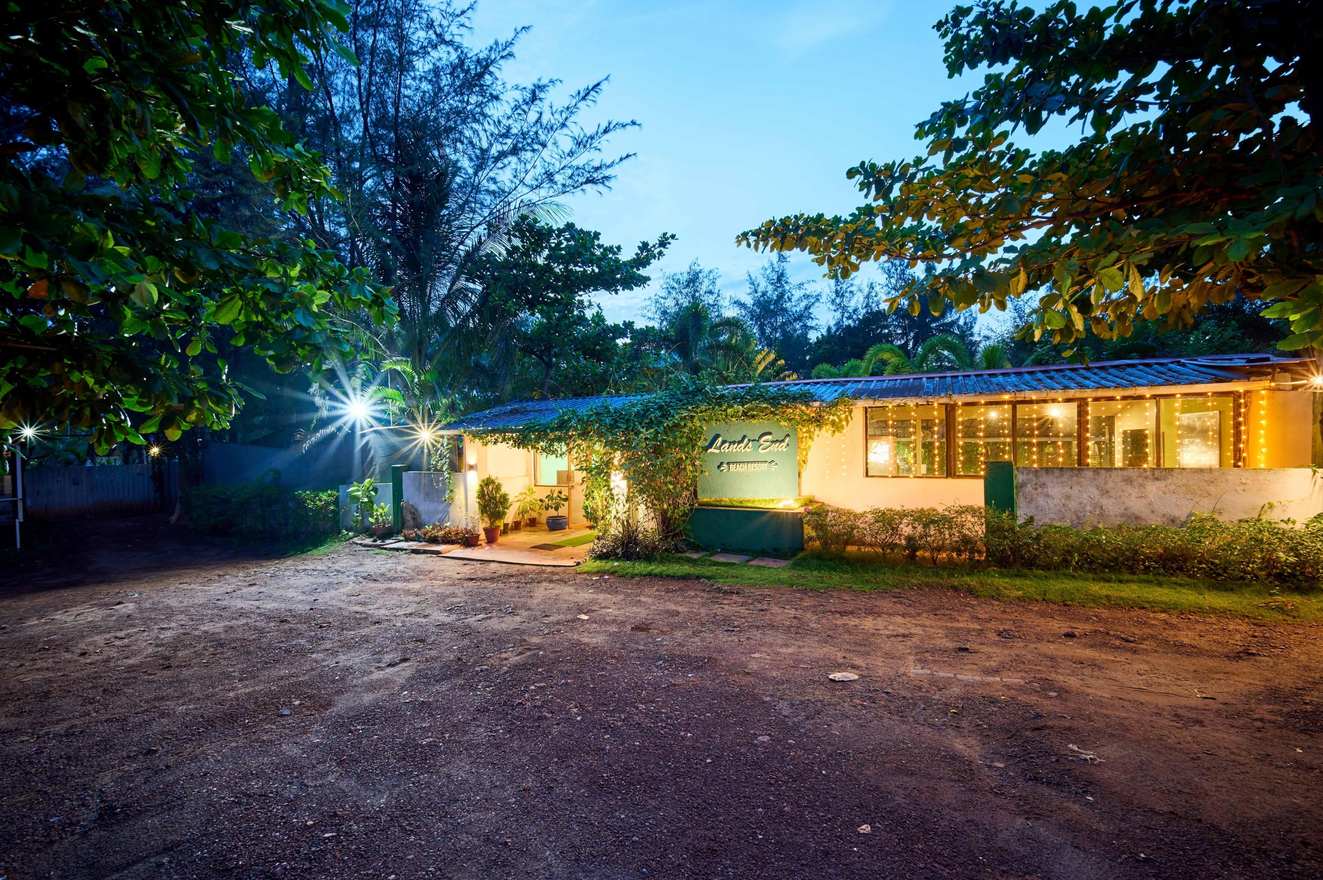 Treebo Lands End Beach Resort - 100m From Morjim Beach - Tap to explore photos
