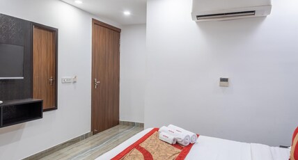 Royal Inn IGI Airport Hotel Room Type - Standard Room with Free Airport Drop Royal Inn IGI Airport Hotel Room Type - Standard Room with Free Airport Drop