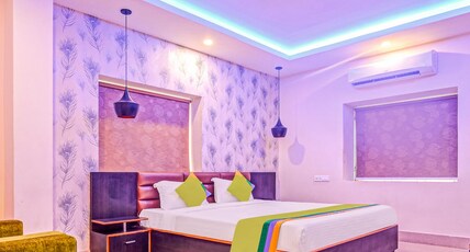 Treebo The Bollywood Room Type - Deluxe Family Room