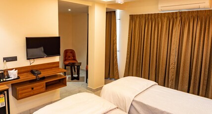 UPHILLS BOUTIQUE HOTEL Room Type - Premium Twin AC Room