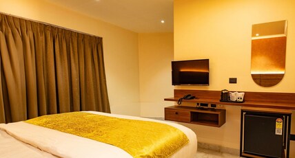 UPHILLS BOUTIQUE HOTEL Room Type - Premium AC Room