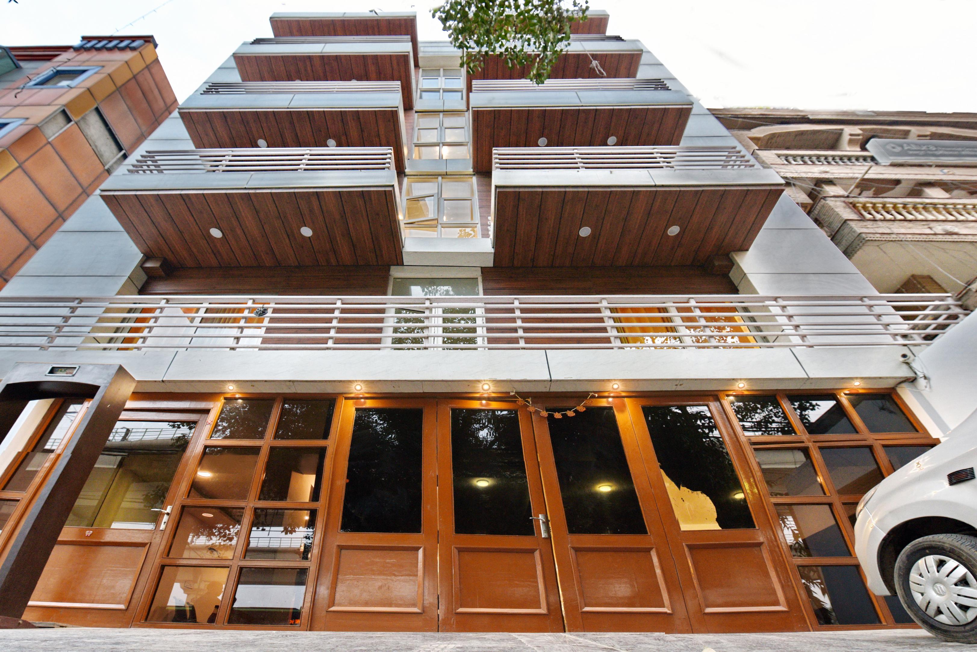 Hotel Silver Saffron Peeragarhi New Delhi - Tap to explore photos