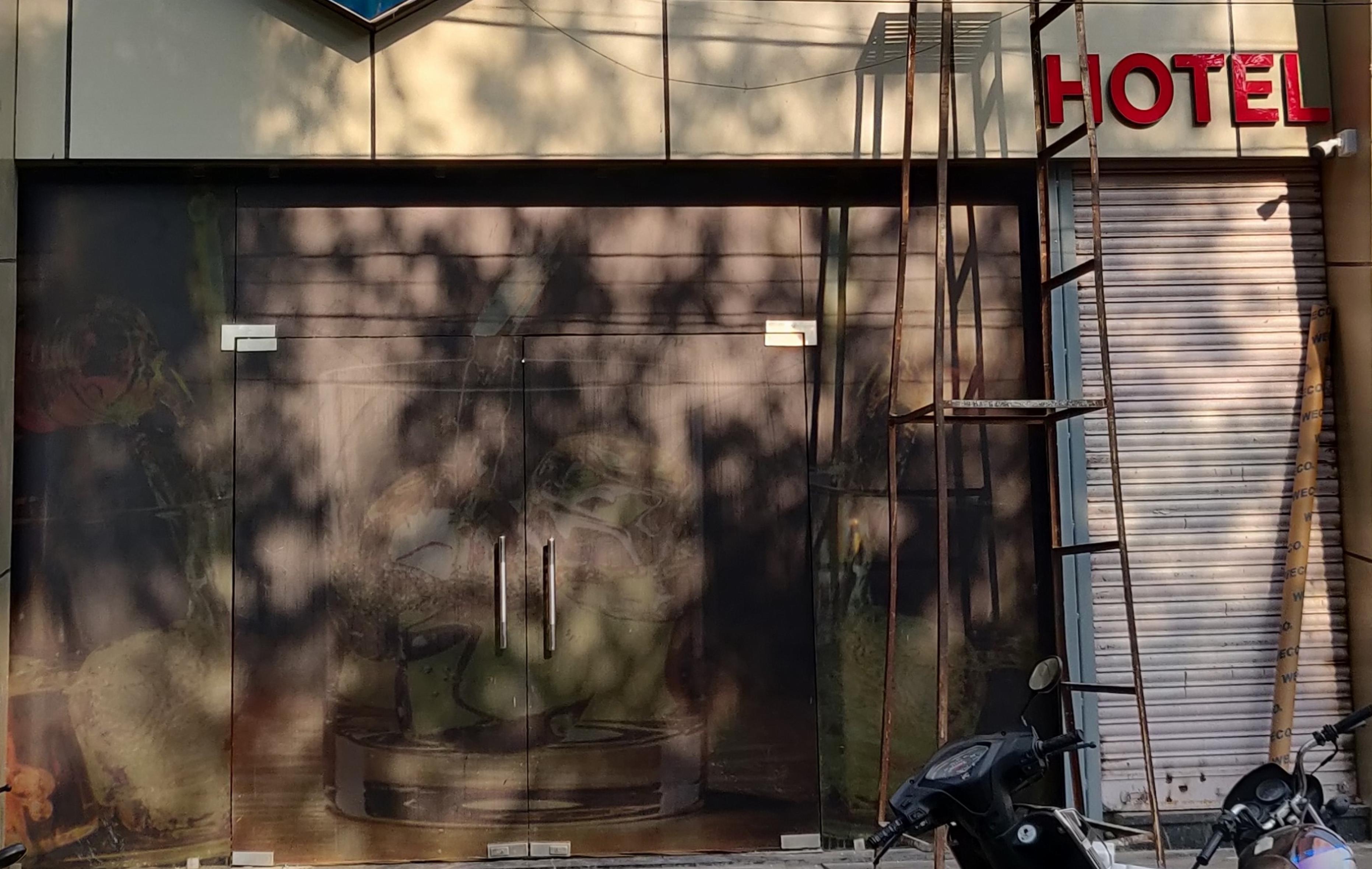 Hotel Contessa - Tap to explore photos